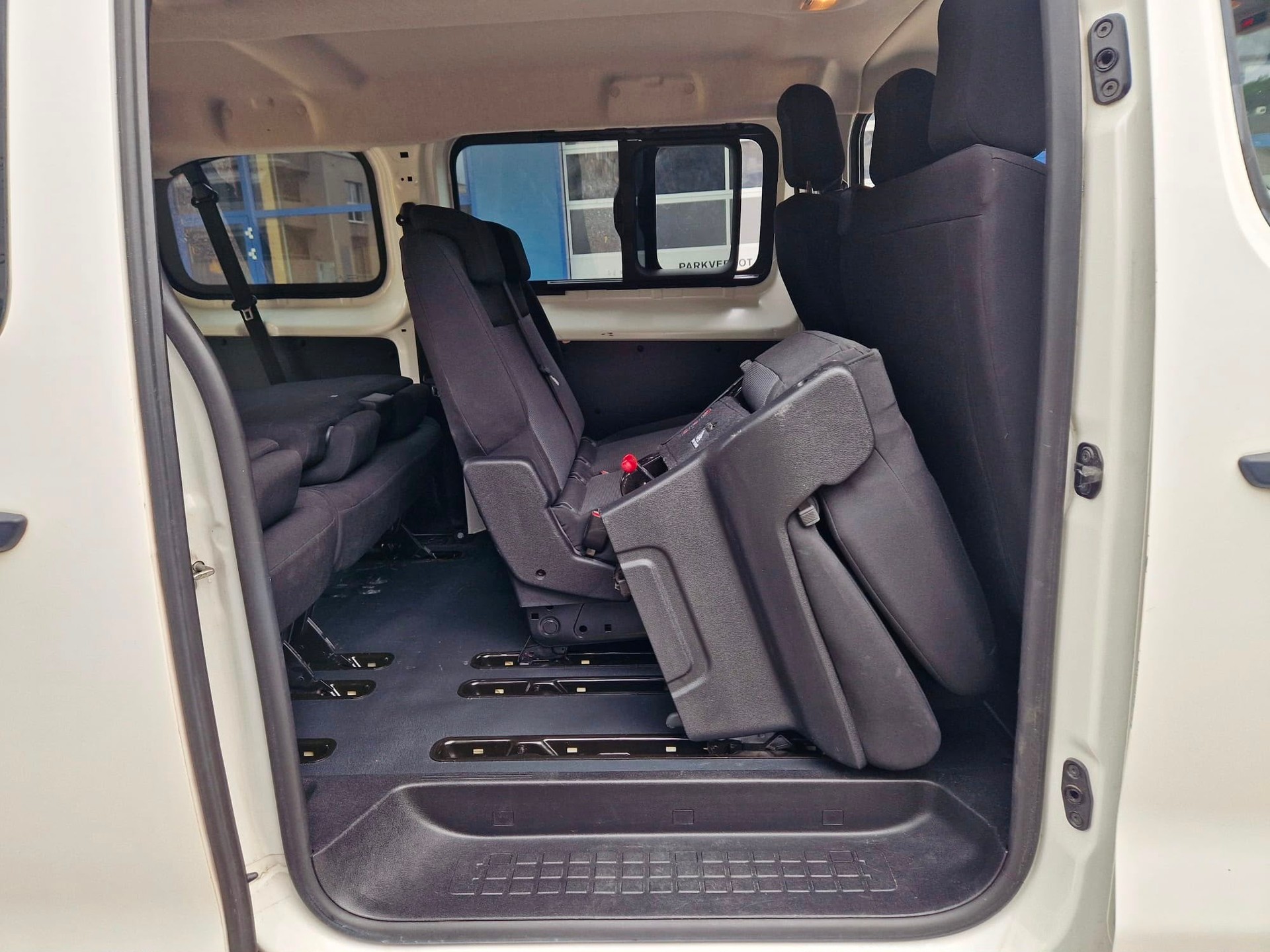 PEUGEOT Expert Traveller 2.0 BlueHDi 9 Plätzer-image-19