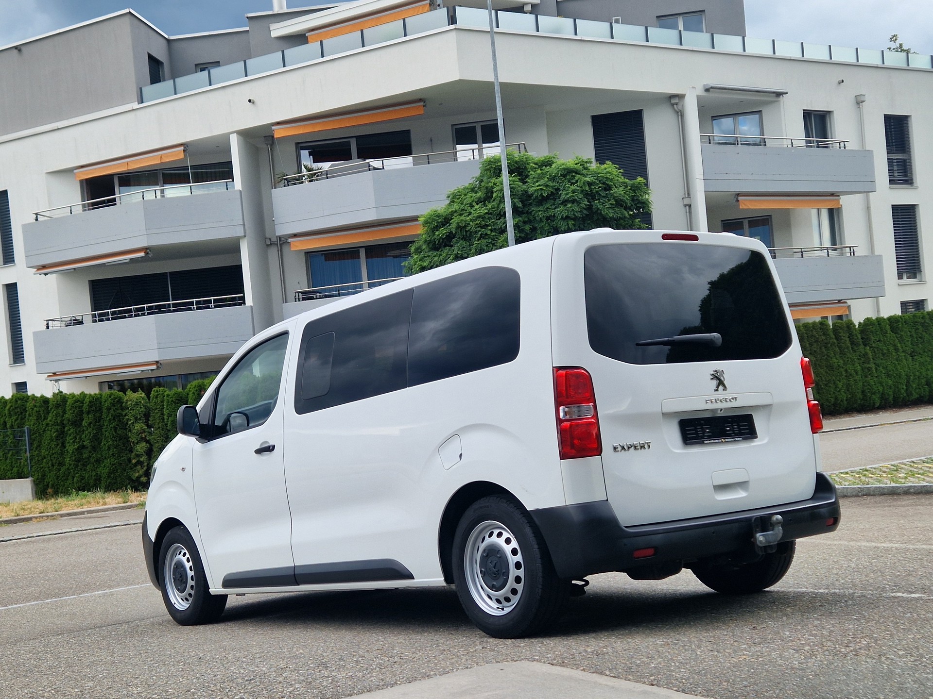 PEUGEOT Expert Traveller 2.0 BlueHDi 9 Plätzer-image-5