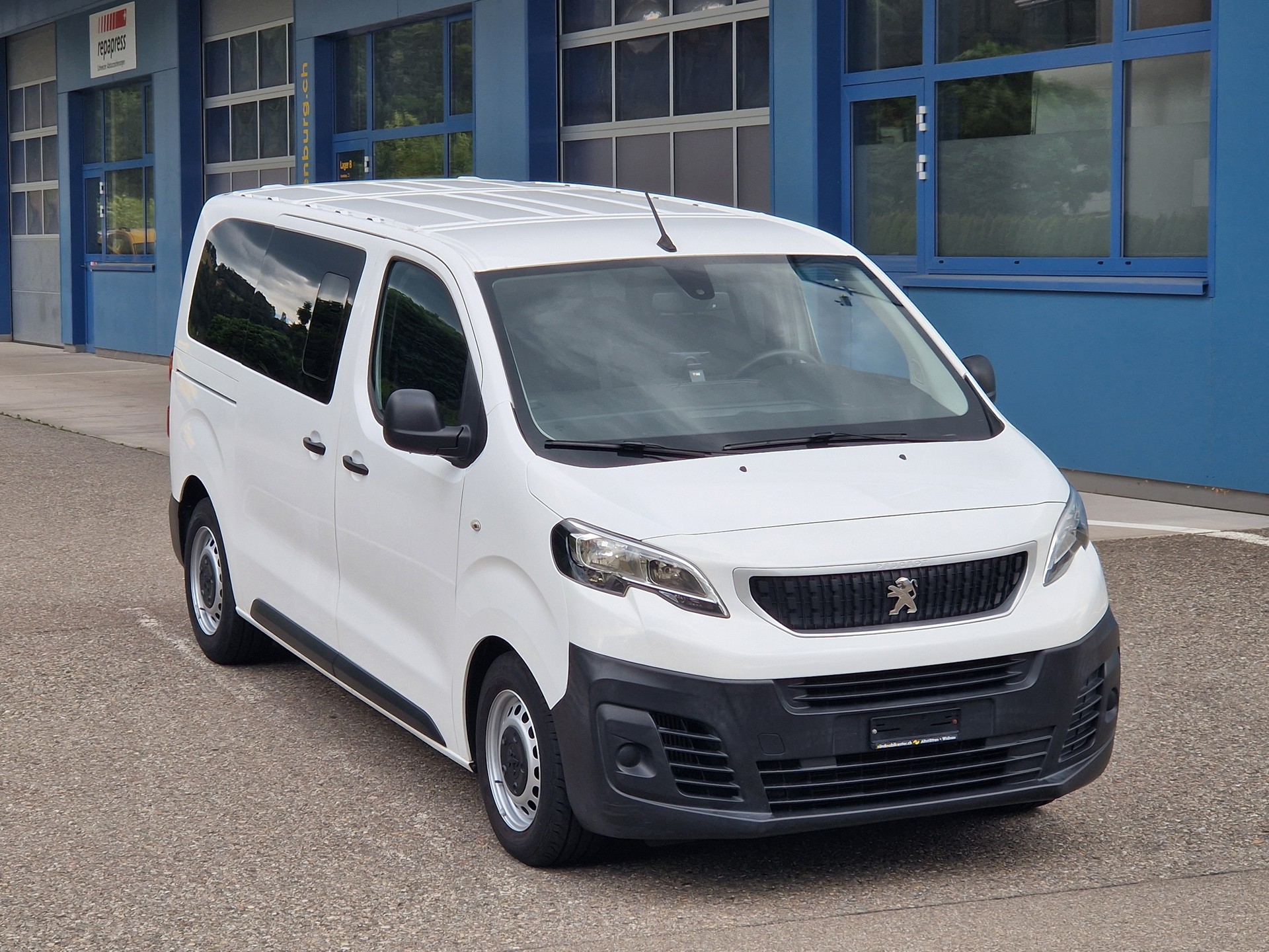 PEUGEOT Expert Traveller 2.0 BlueHDi 9 Plätzer