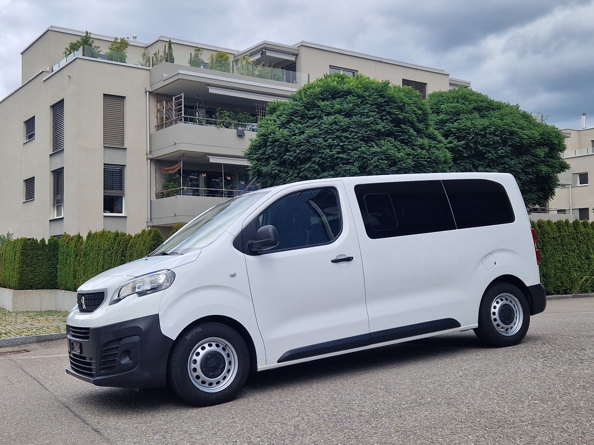 PEUGEOT Expert Traveller 2.0 BlueHDi 9 Plätzer-showroom-element-3