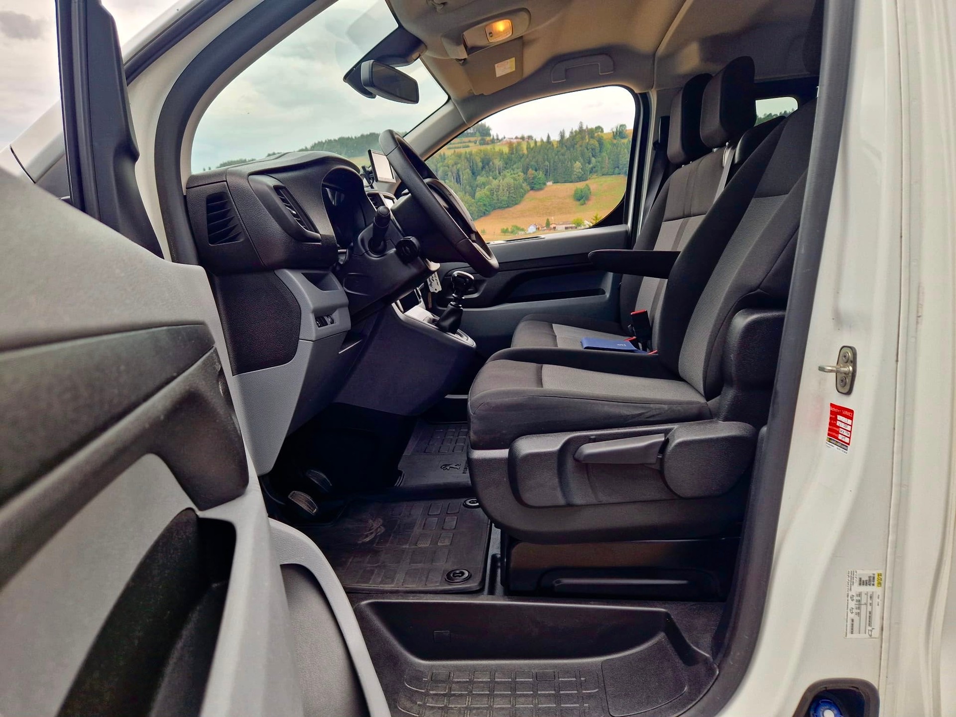 PEUGEOT Expert Traveller 2.0 BlueHDi 9 Plätzer-image-7