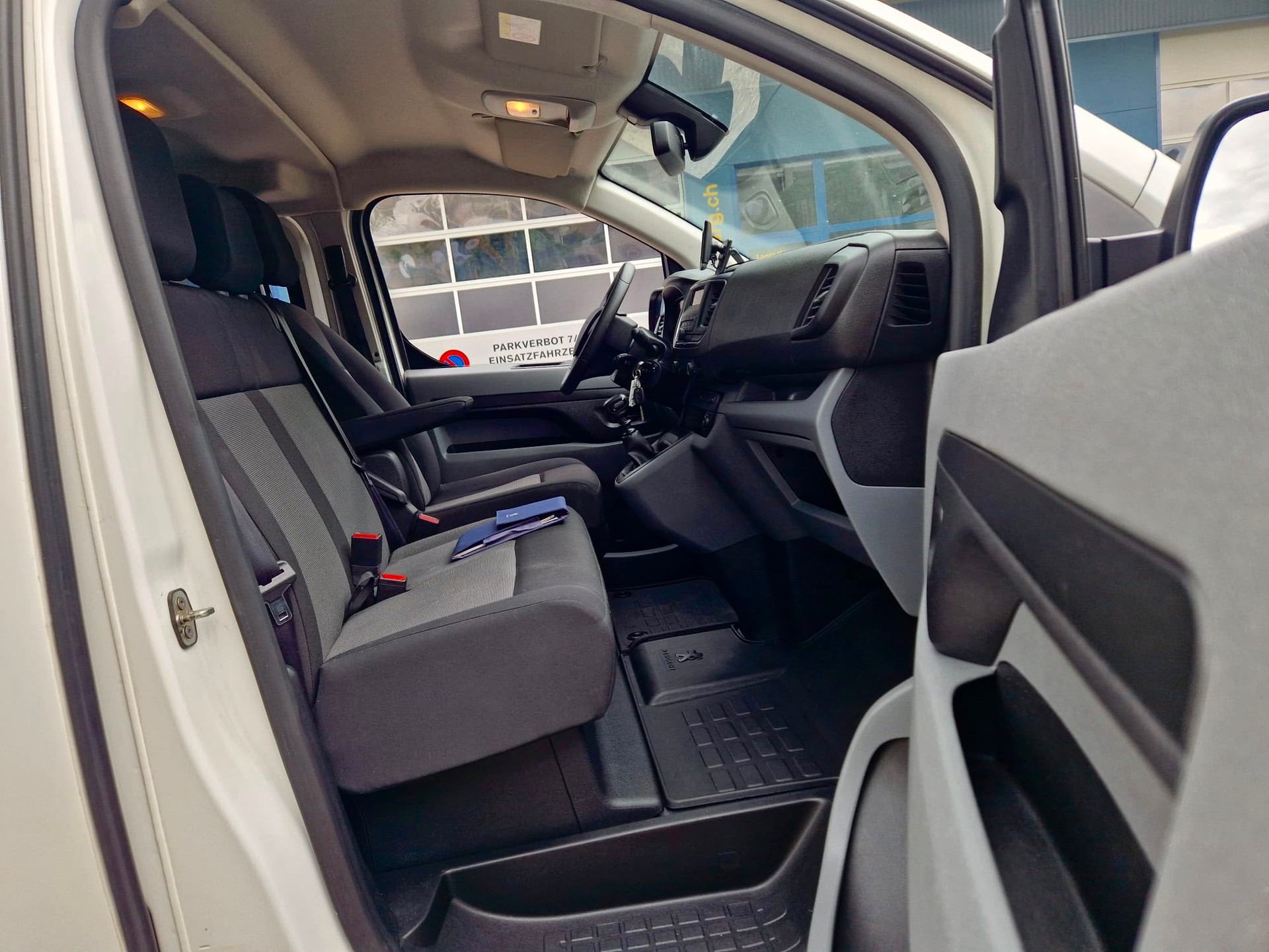 PEUGEOT Expert Traveller 2.0 BlueHDi 9 Plätzer-image-8
