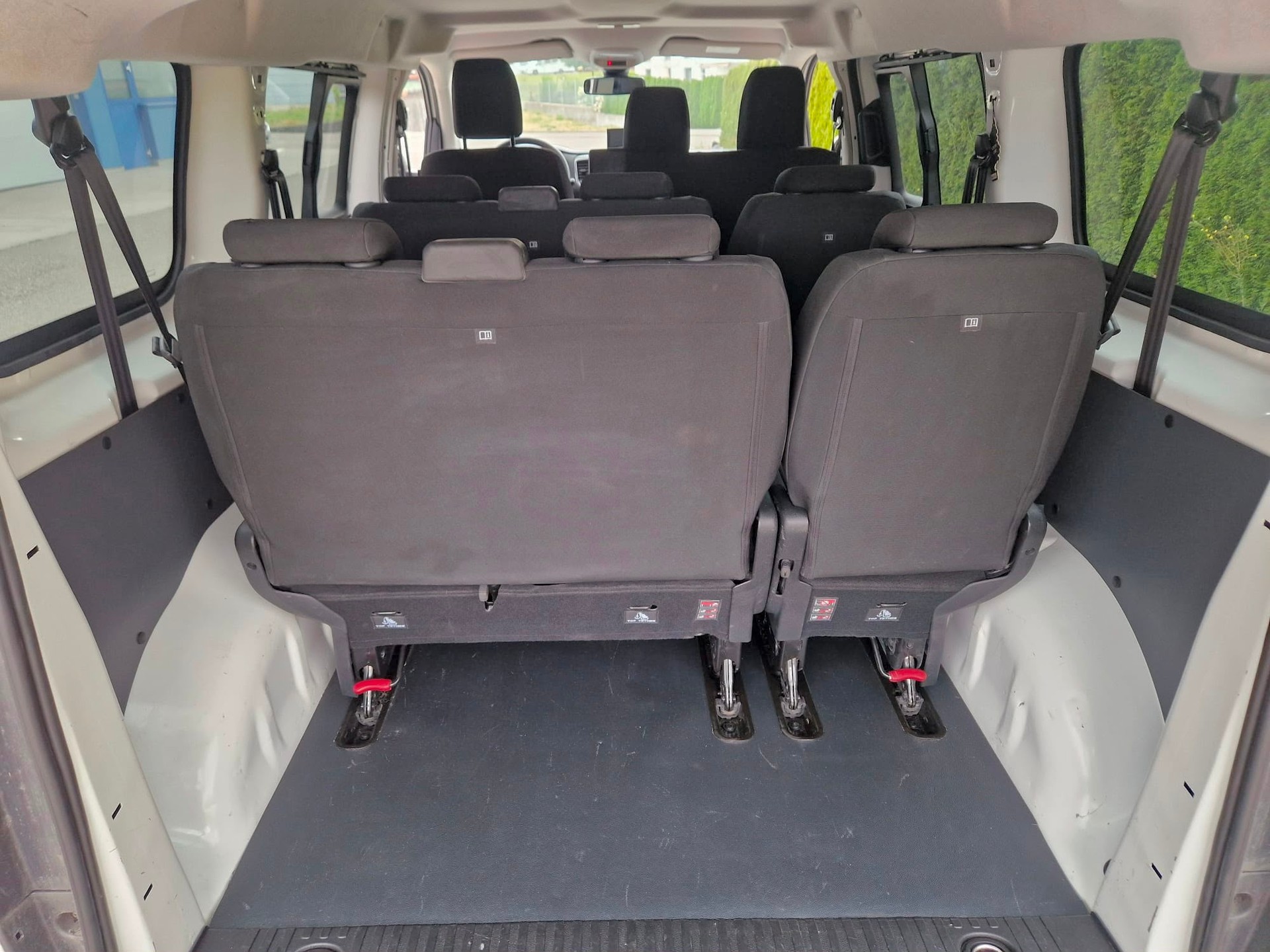 PEUGEOT Expert Traveller 2.0 BlueHDi 9 Plätzer-image-20