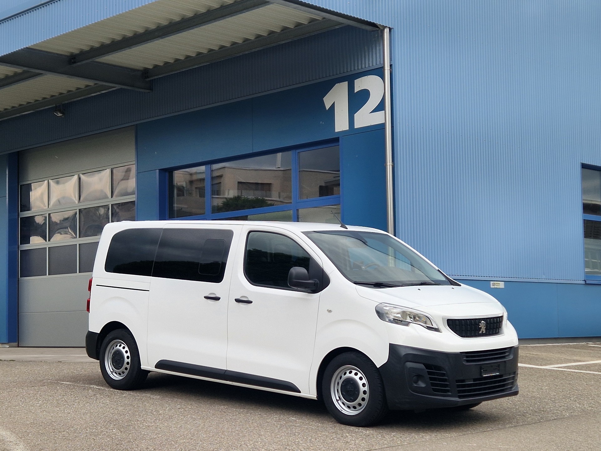 PEUGEOT Expert Traveller 2.0 BlueHDi 9 Plätzer-showroom-element-1
