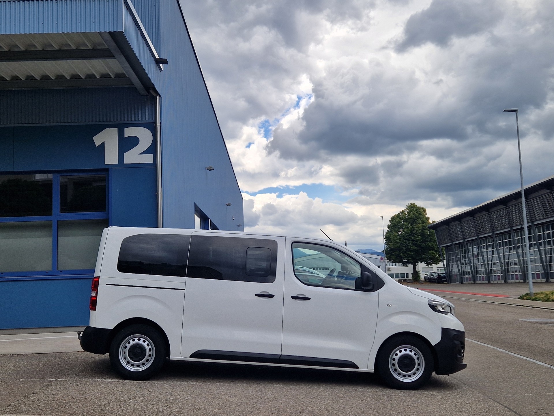 PEUGEOT Expert Traveller 2.0 BlueHDi 9 Plätzer-showroom-element-2