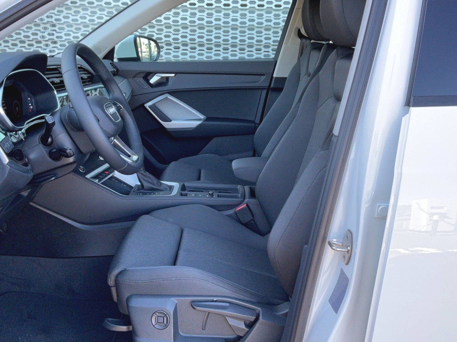 AUDI Q3 Sportback 35 TFSI Attraction S-tronic-image-9