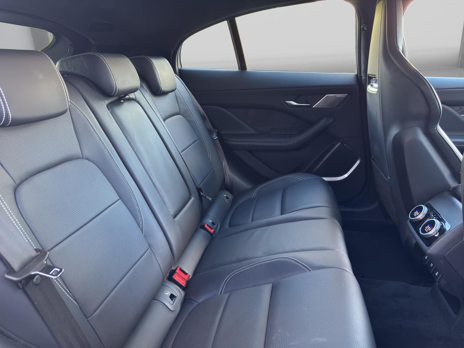 JAGUAR I-Pace EV400 HSE AWD mit Luftfederung-image-17