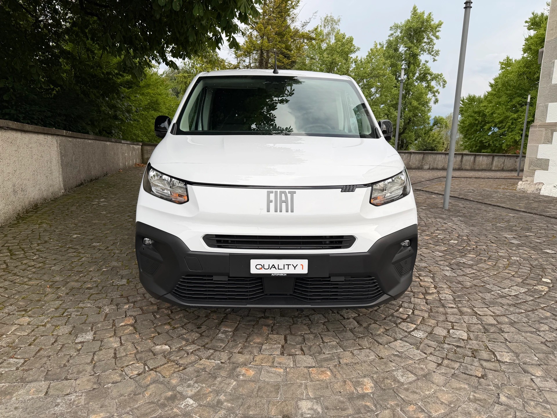 FIAT DOBLO 1.2 L1 Easy Pro /1 Hand/Ab MFK/Service gepflegt/36 Monate Garantie exkl. / Anhängerkup./ Apple CarPlay /Klima/Tempomat/DAB-image-1