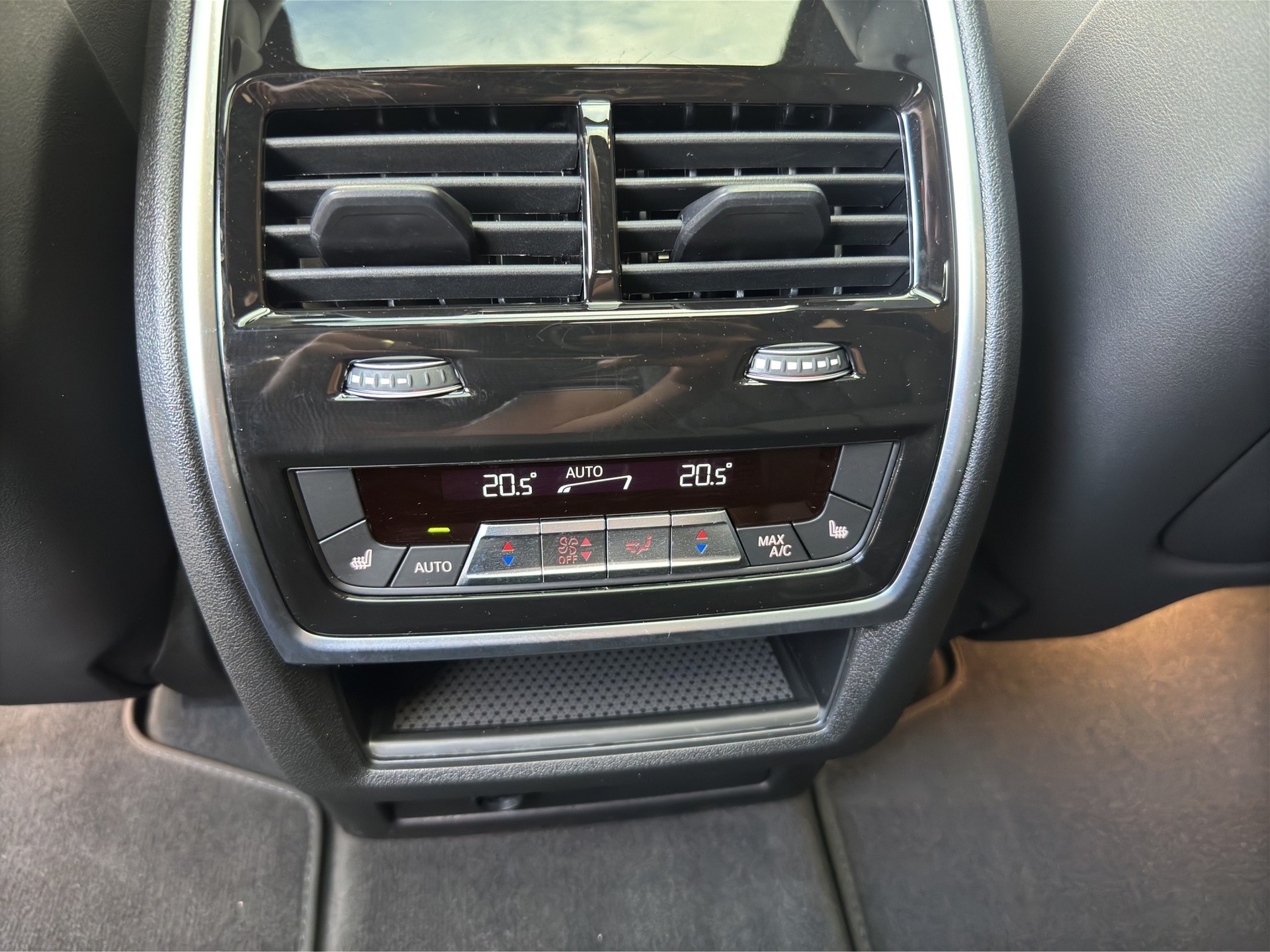 BMW X7 xDrive 48 40d M Sport Pro (CH) INDIVIDUAL FACELIFT-image-25