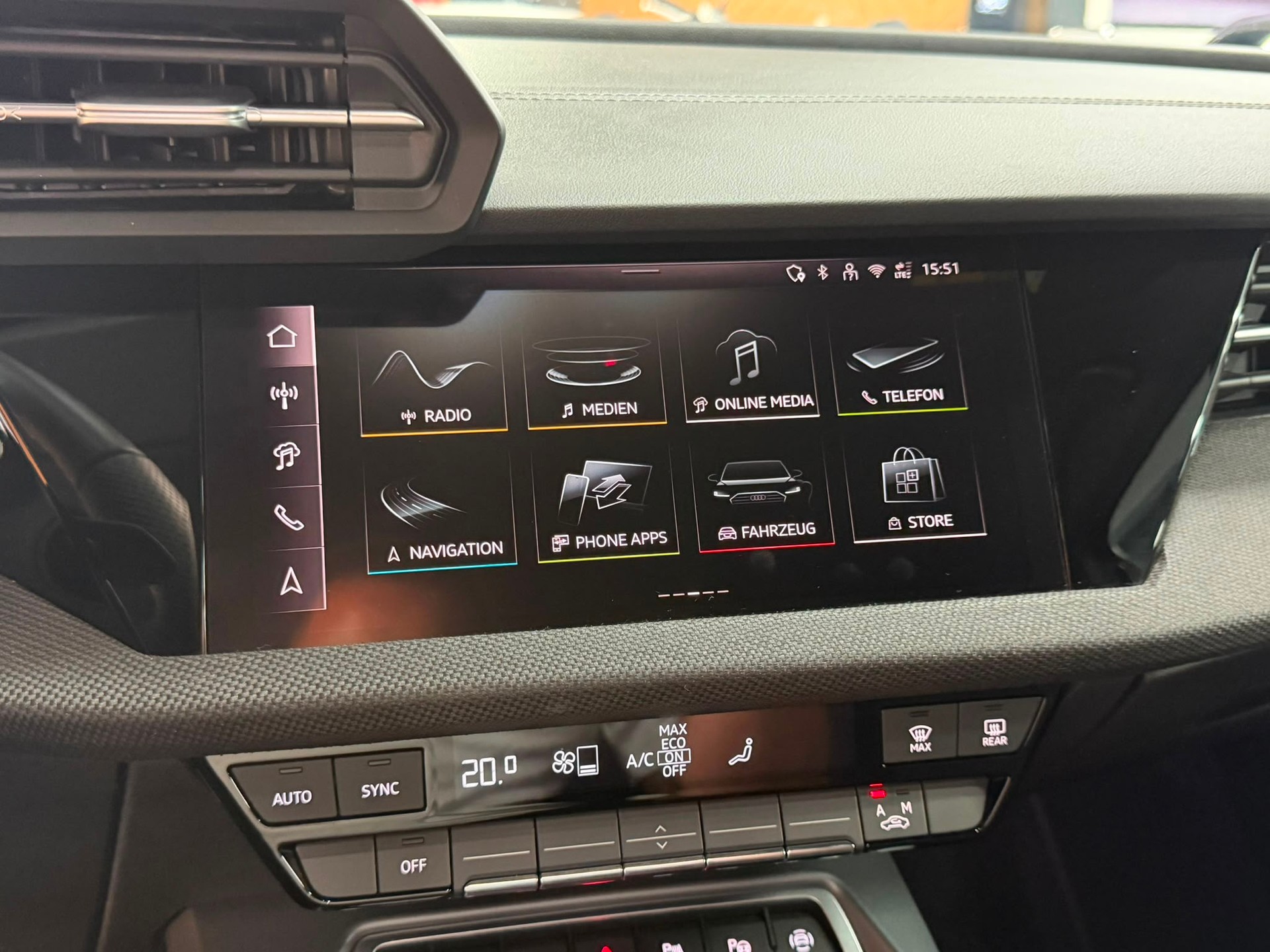 AUDI A3 Sportback 40 TFSI e S-Line S-tronic-image-22