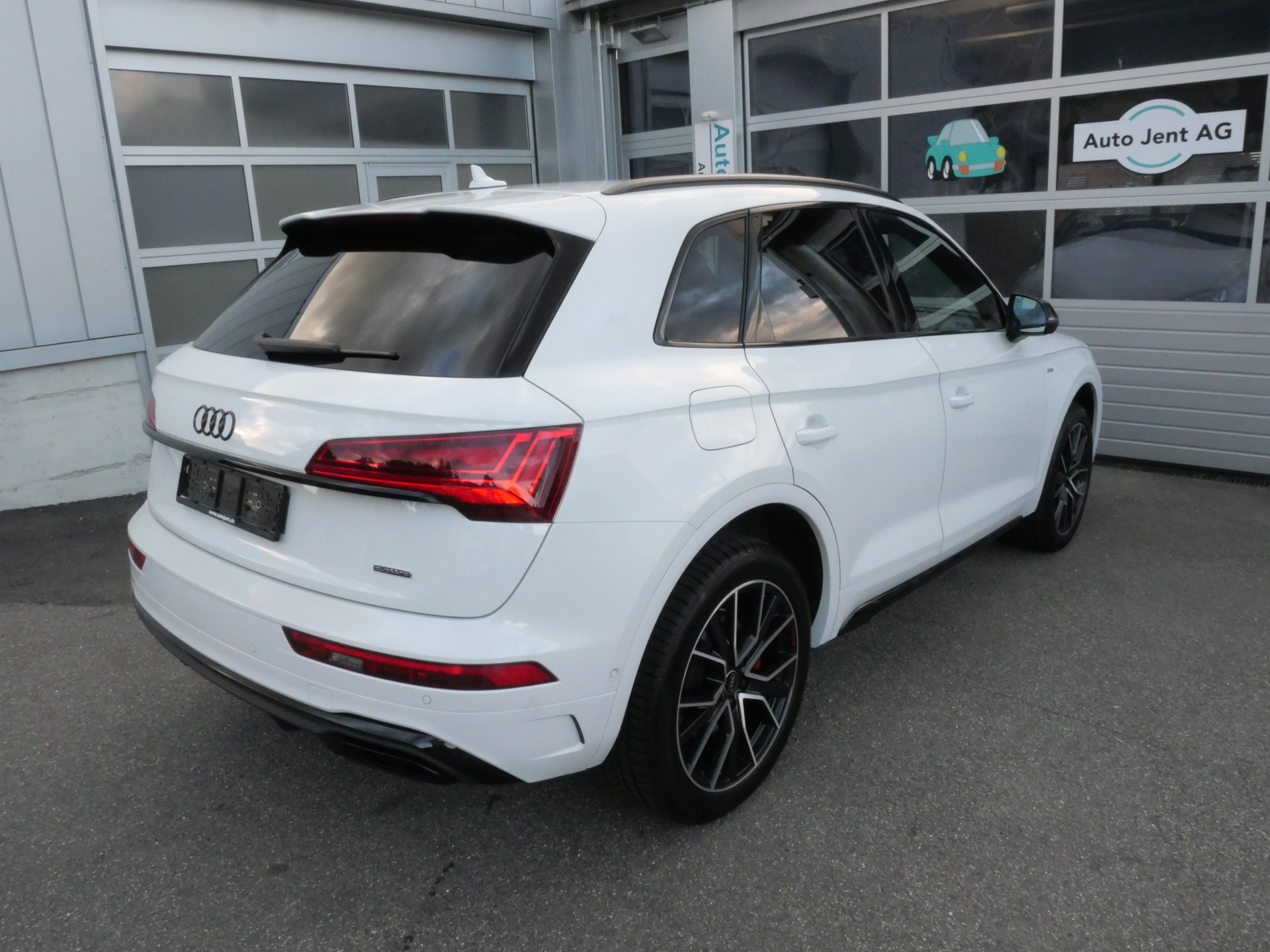 AUDI Q5 40 TDI Black Edition S-Line quattro S-tronic *CH-Auto, ABT-Chiptuning, AHK 2'400kg*-image-3
