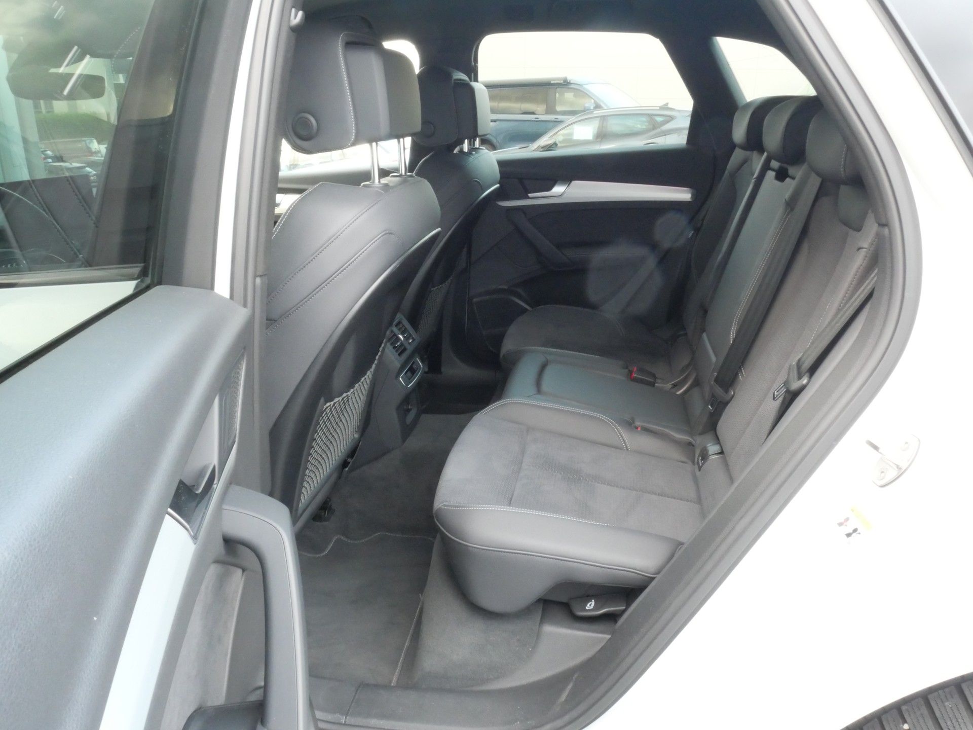 AUDI Q5 40 TDI Black Edition S-Line quattro S-tronic *CH-Auto, ABT-Chiptuning, AHK 2'400kg*-image-12