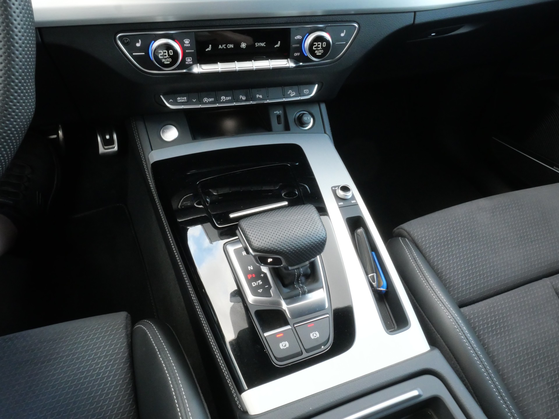 AUDI Q5 40 TDI Black Edition S-Line quattro S-tronic *CH-Auto, ABT-Chiptuning, AHK 2'400kg*-image-17