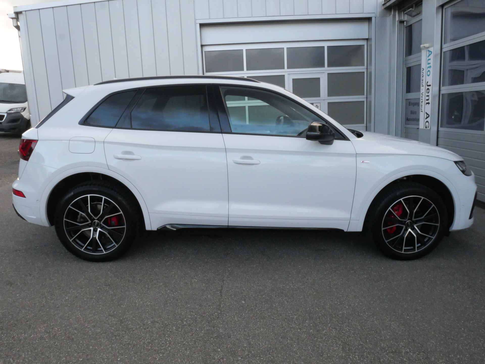 AUDI Q5 40 TDI Black Edition S-Line quattro S-tronic *CH-Auto, ABT-Chiptuning, AHK 2'400kg*-image-4