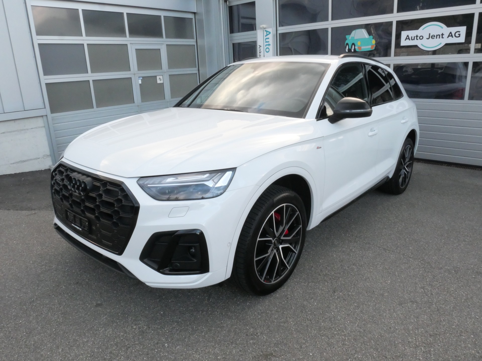 AUDI Q5 40 TDI Black Edition S-Line quattro S-tronic *CH-Auto, ABT-Chiptuning, AHK 2'400kg*-image-0