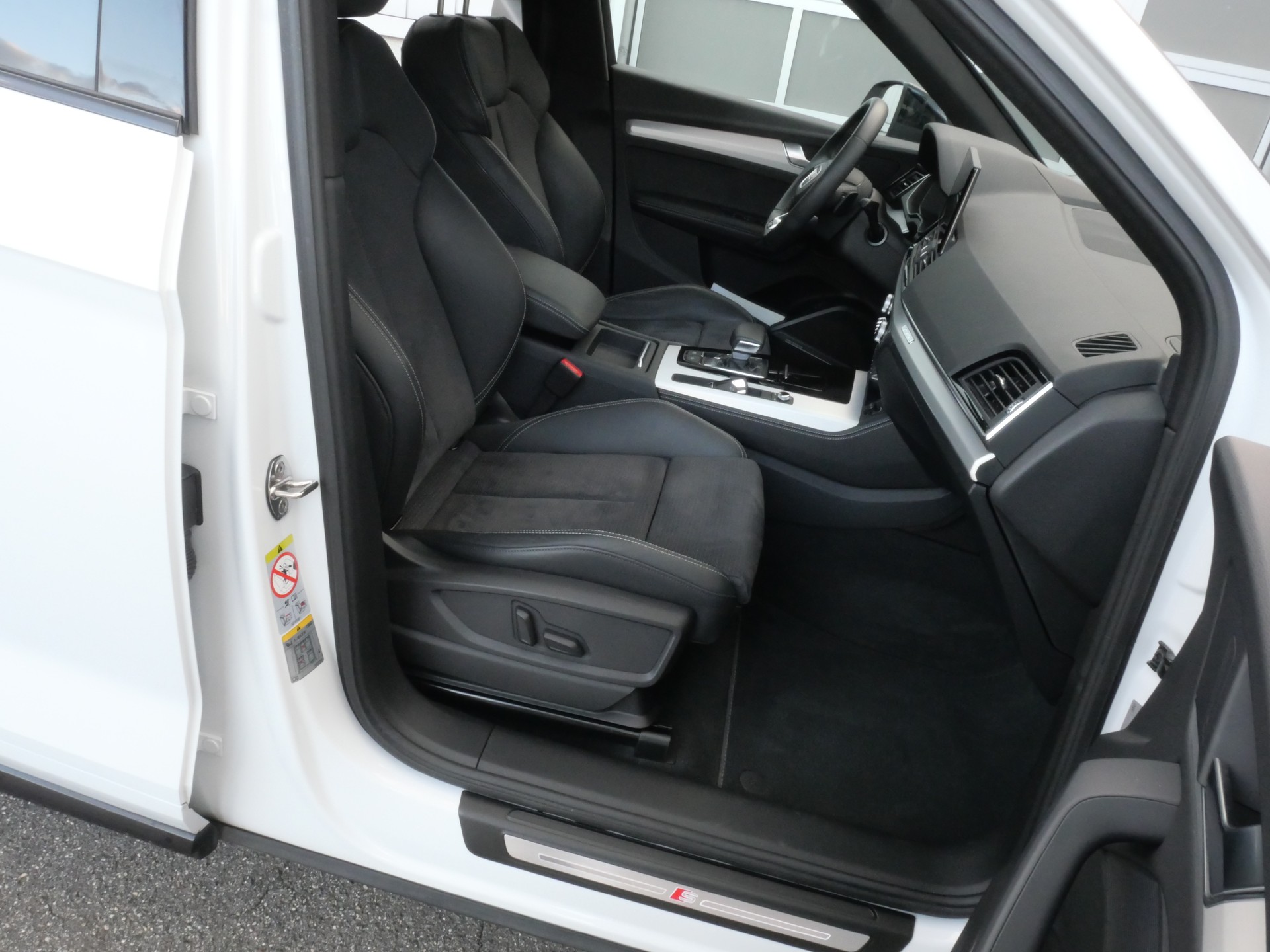 AUDI Q5 40 TDI Black Edition S-Line quattro S-tronic *CH-Auto, ABT-Chiptuning, AHK 2'400kg*-image-13