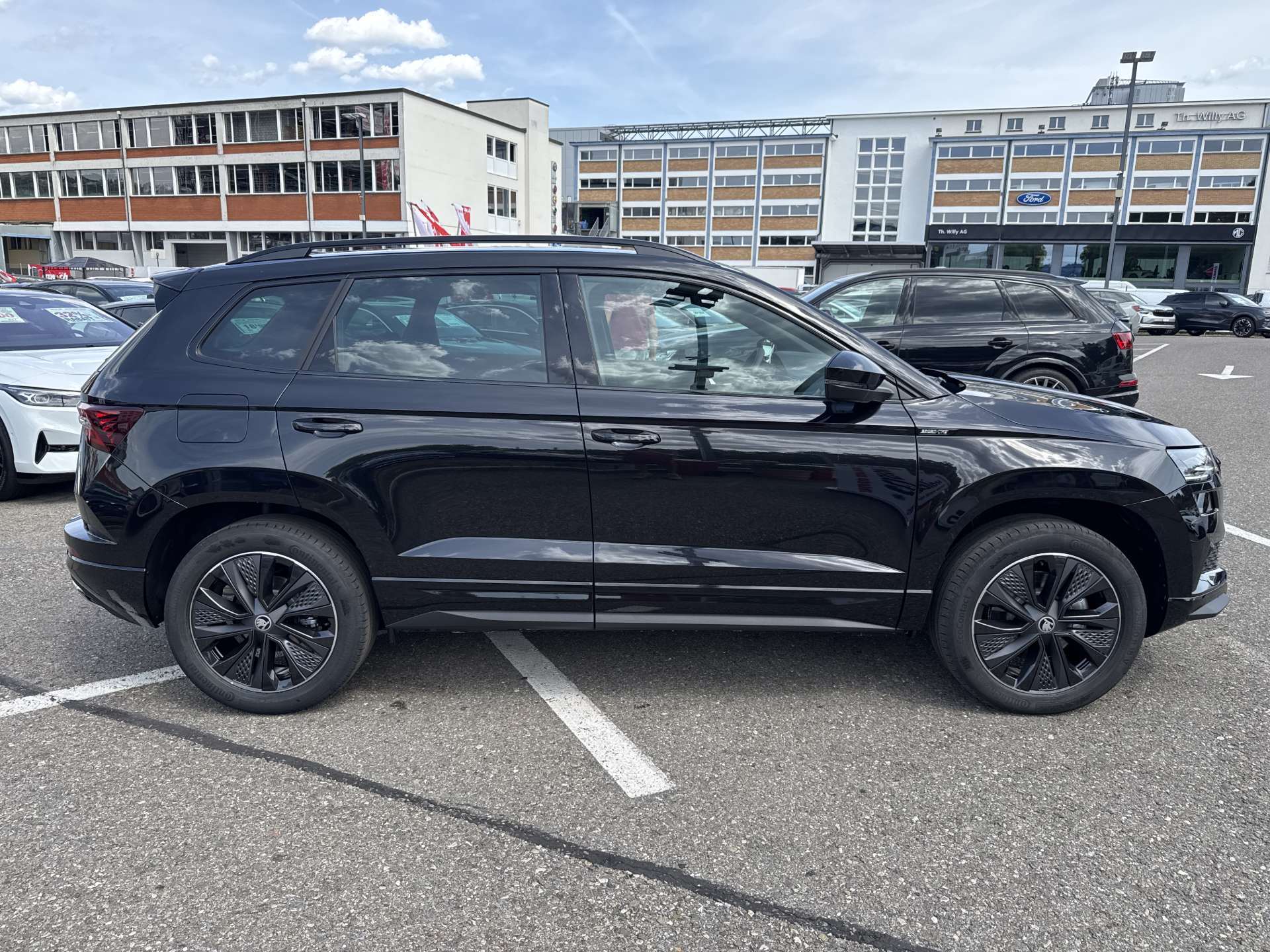 SKODA Karoq 2.0 TSi SportLine 4x4 DSG-Automat-image-9