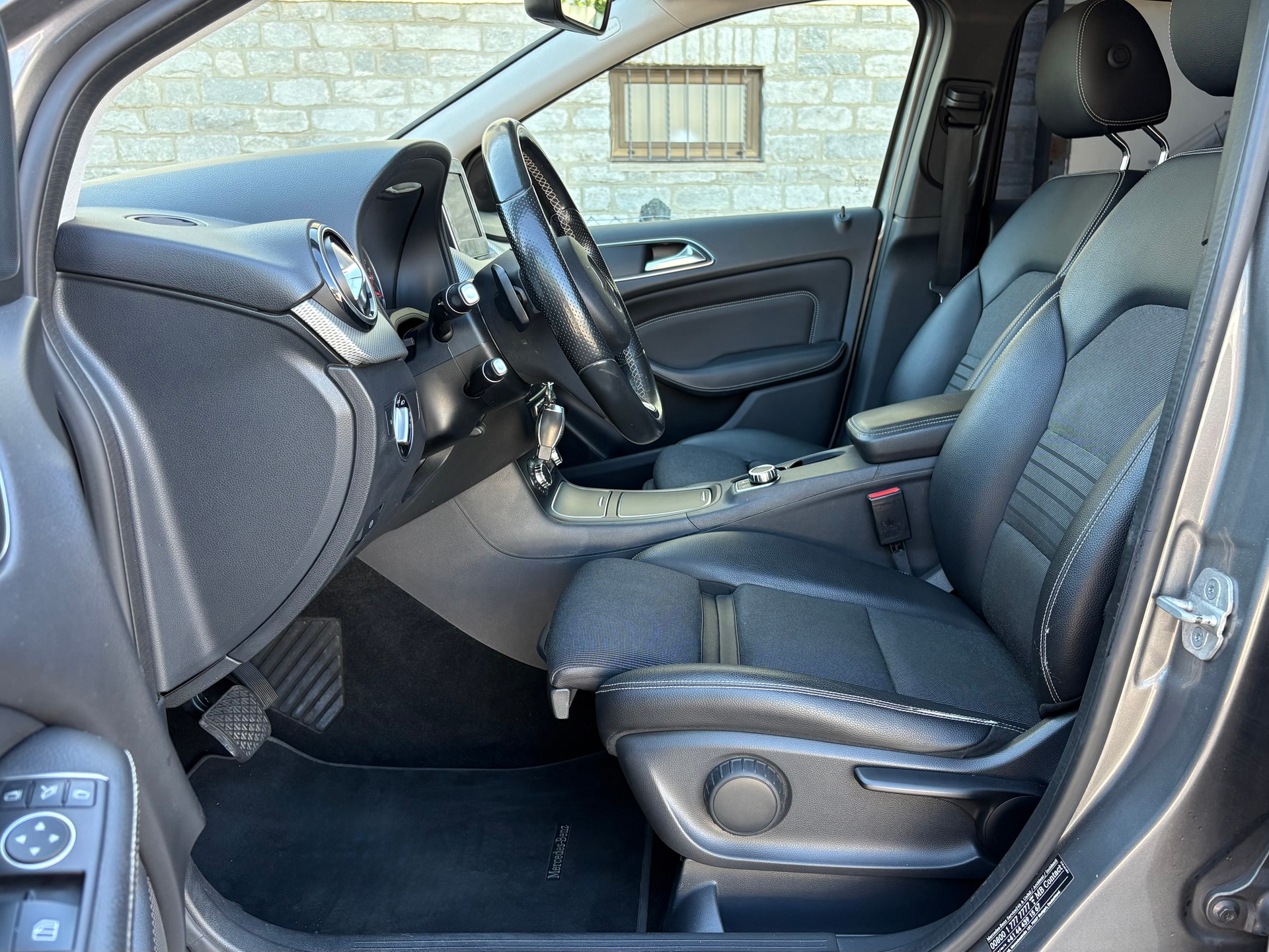MERCEDES-BENZ B 180 Urban 7G-DCT-image-8