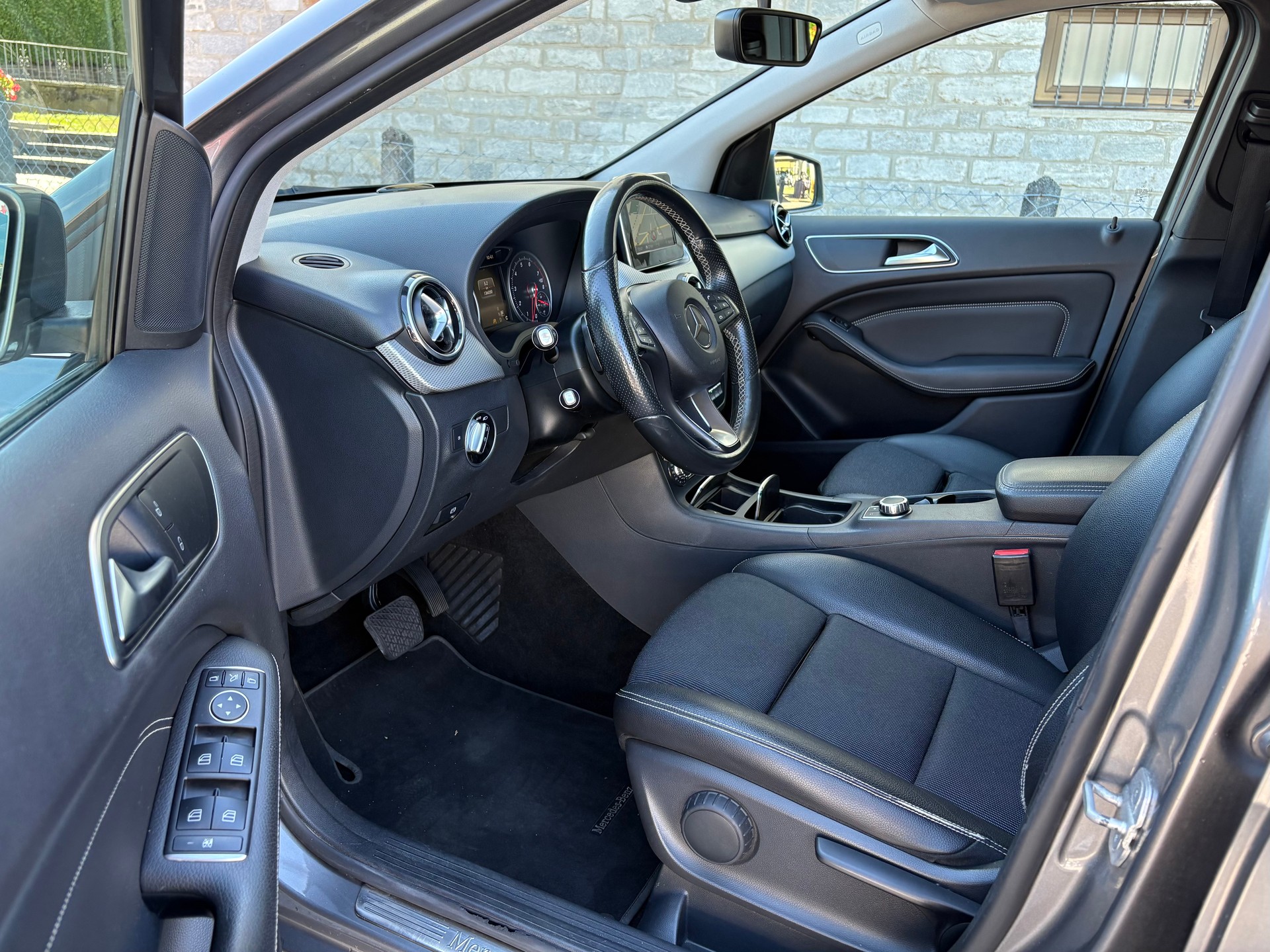 MERCEDES-BENZ B 180 Urban 7G-DCT-image-6