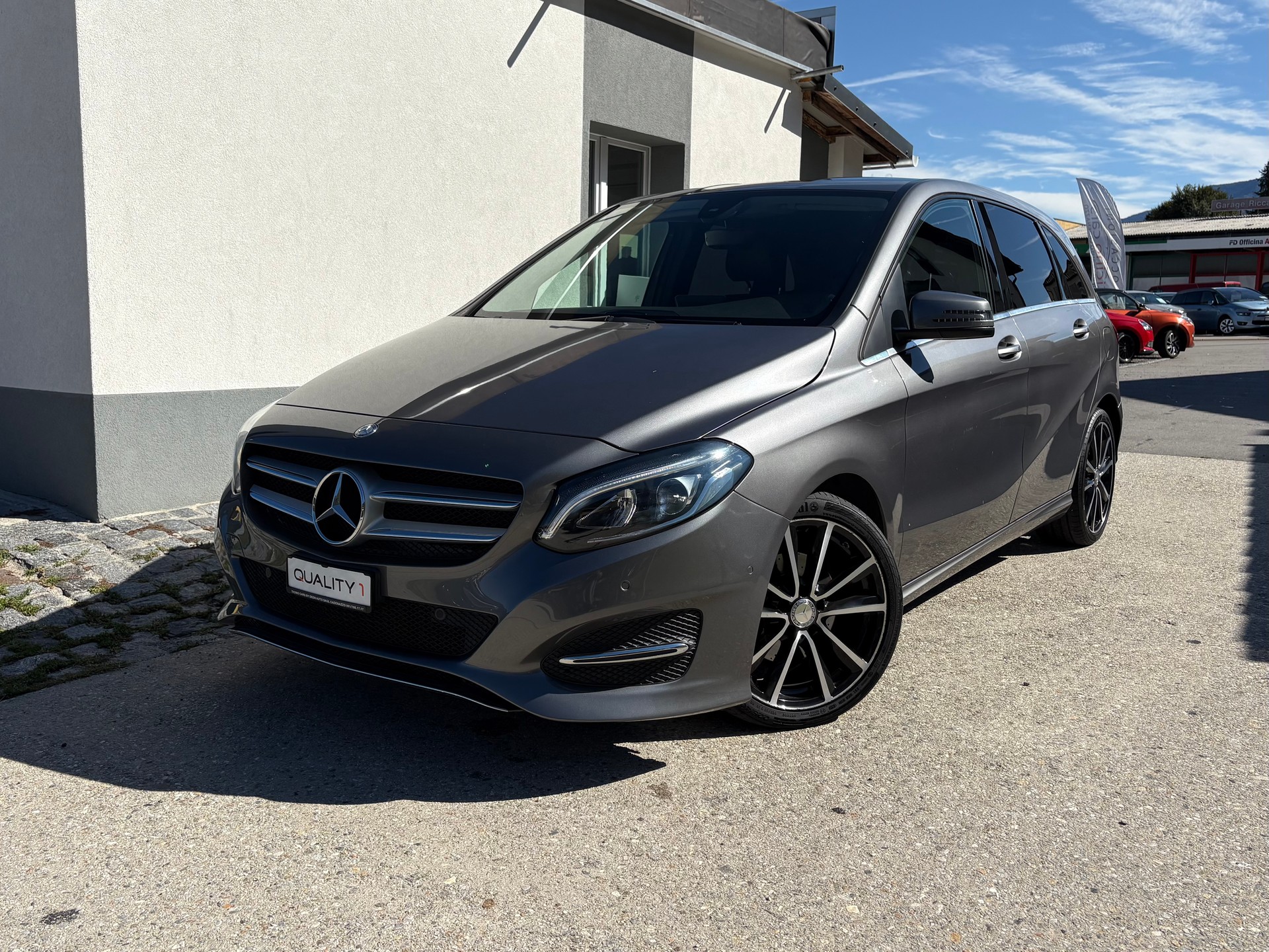 MERCEDES-BENZ B 180 Urban 7G-DCT-image-1