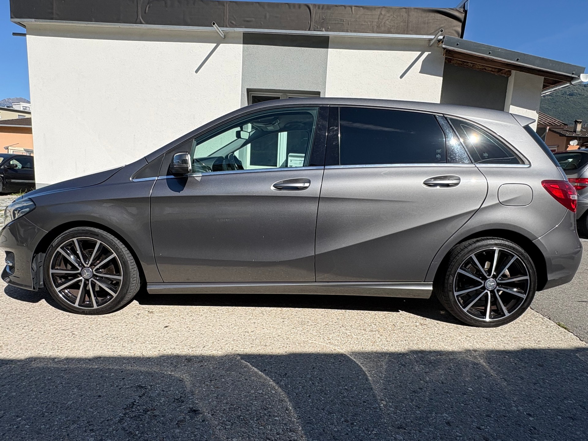 MERCEDES-BENZ B 180 Urban 7G-DCT-image-4