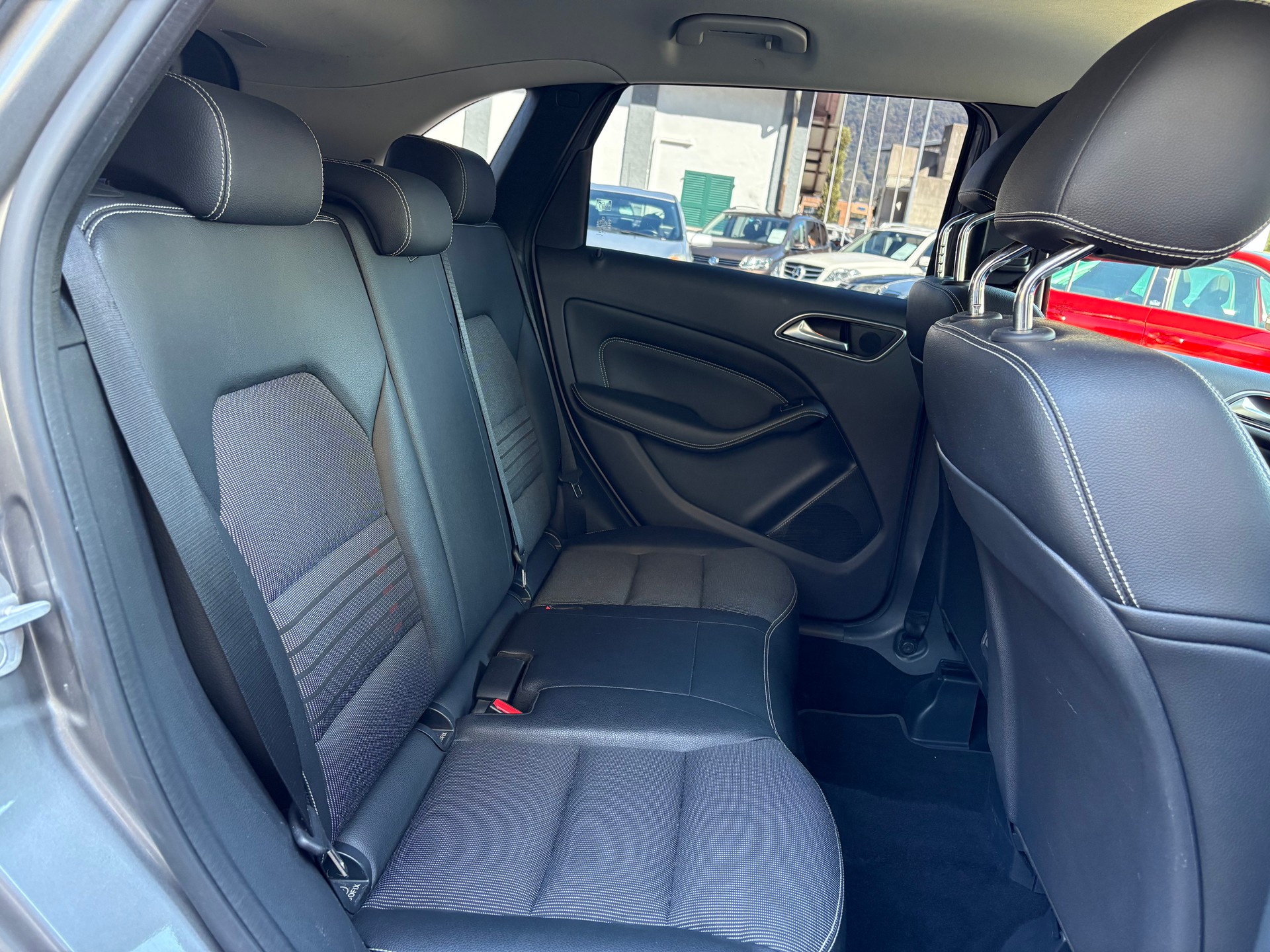 MERCEDES-BENZ B 180 Urban 7G-DCT-image-11