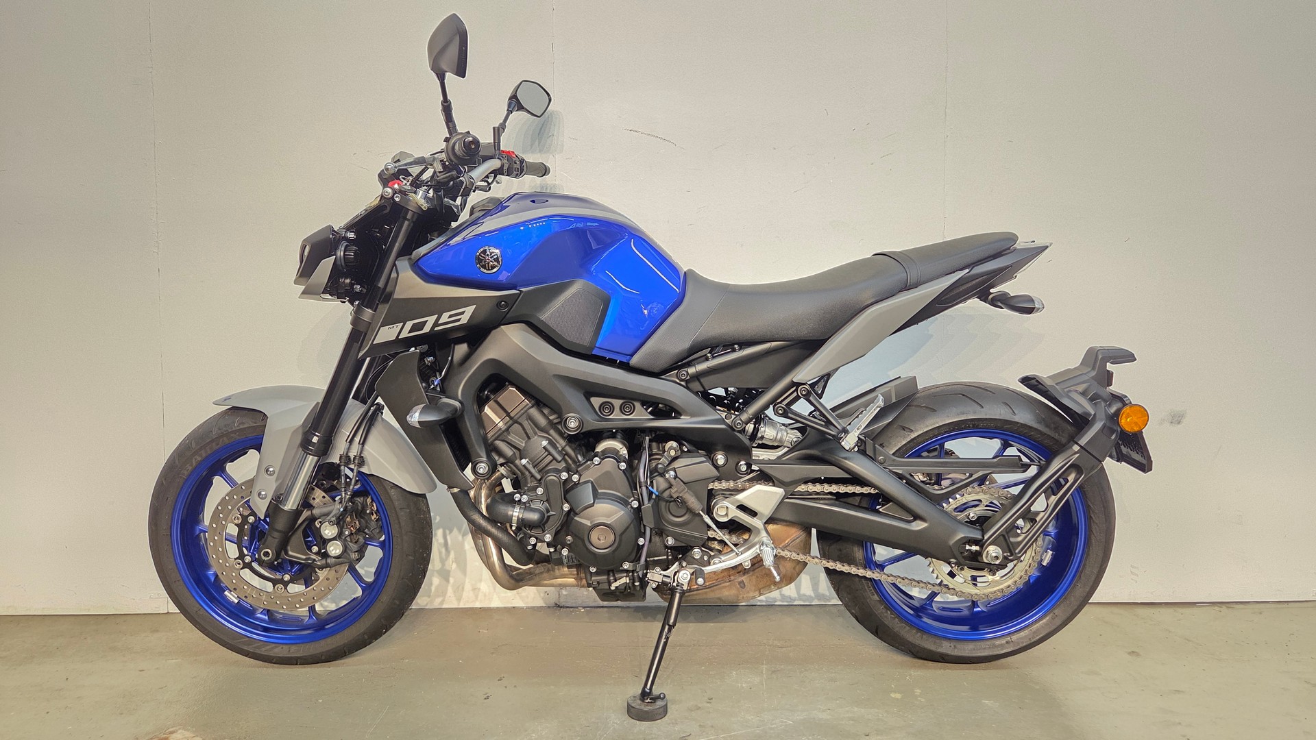 YAMAHA MT-09 ABS-showroom-element-1