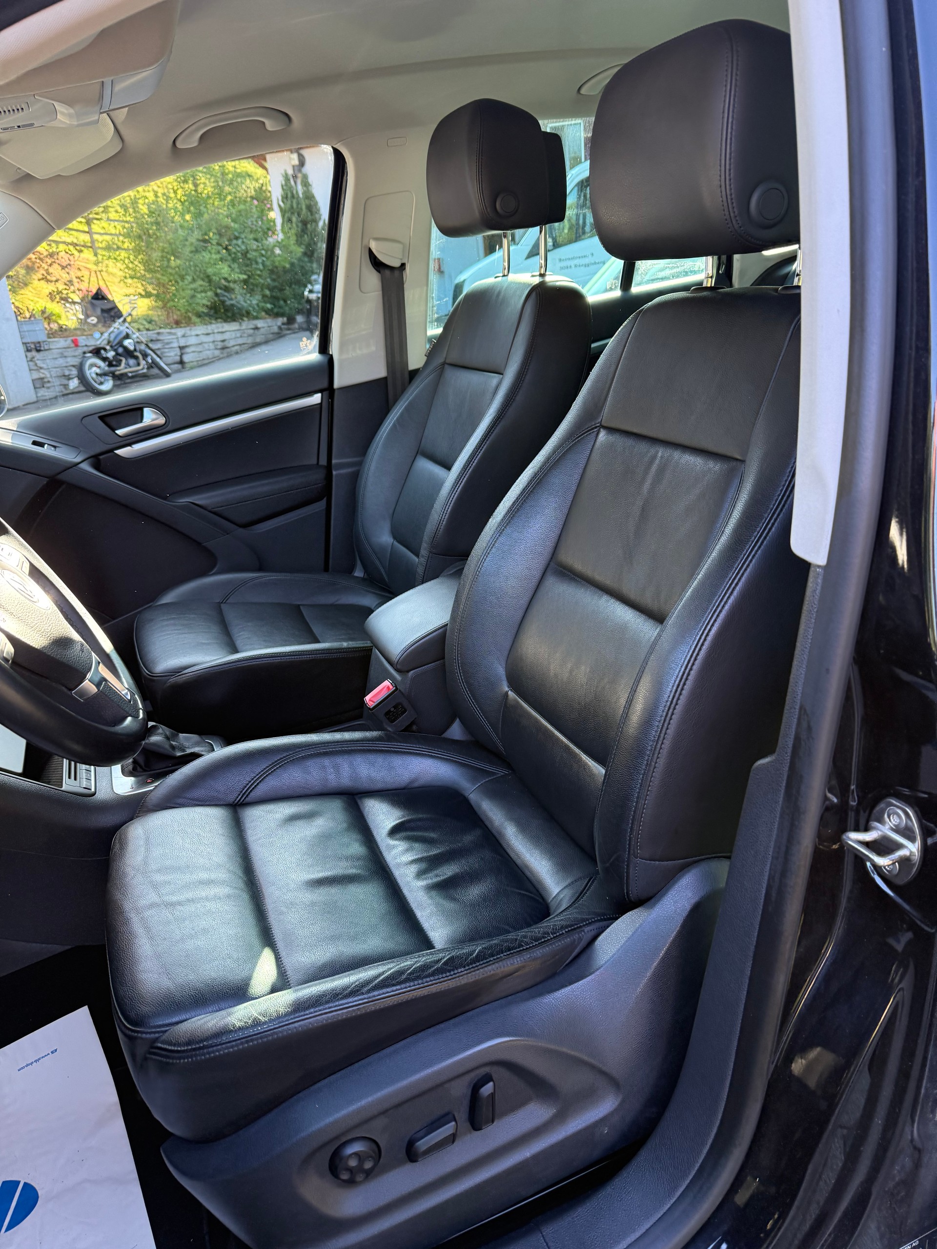 VW Tiguan 2.0 TDI BlueMotion Sport&Style 4Motion DSG-image-9