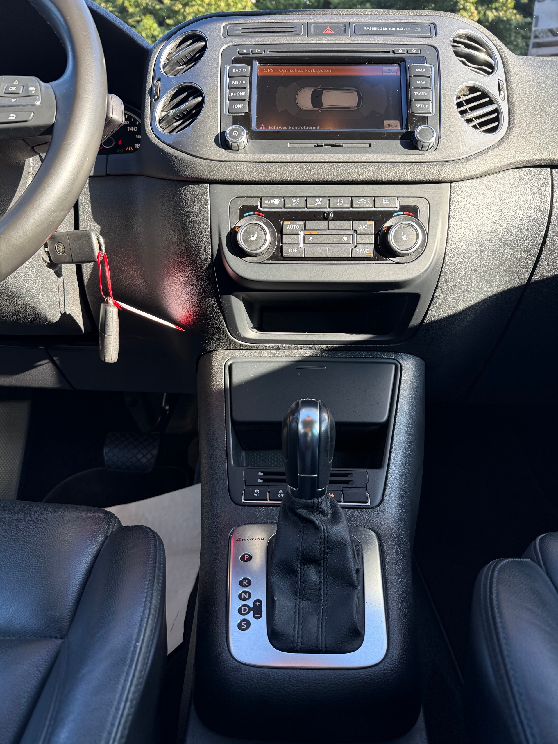 VW Tiguan 2.0 TDI BlueMotion Sport&Style 4Motion DSG-image-8
