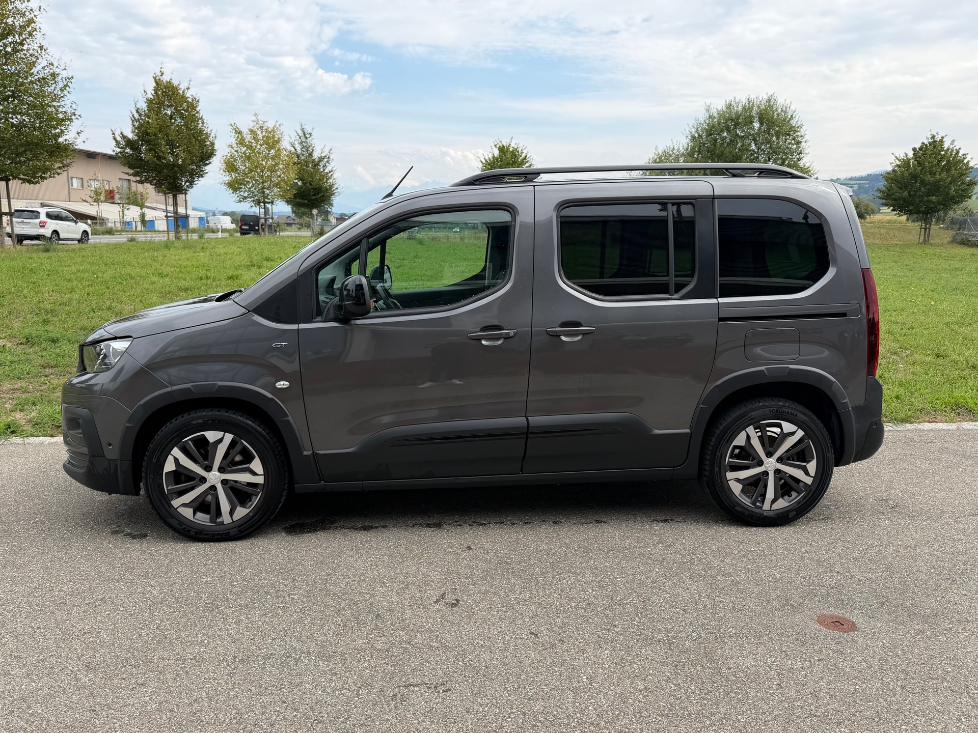PEUGEOT Rifter 1.2 PureTech GT EAT8-image-2