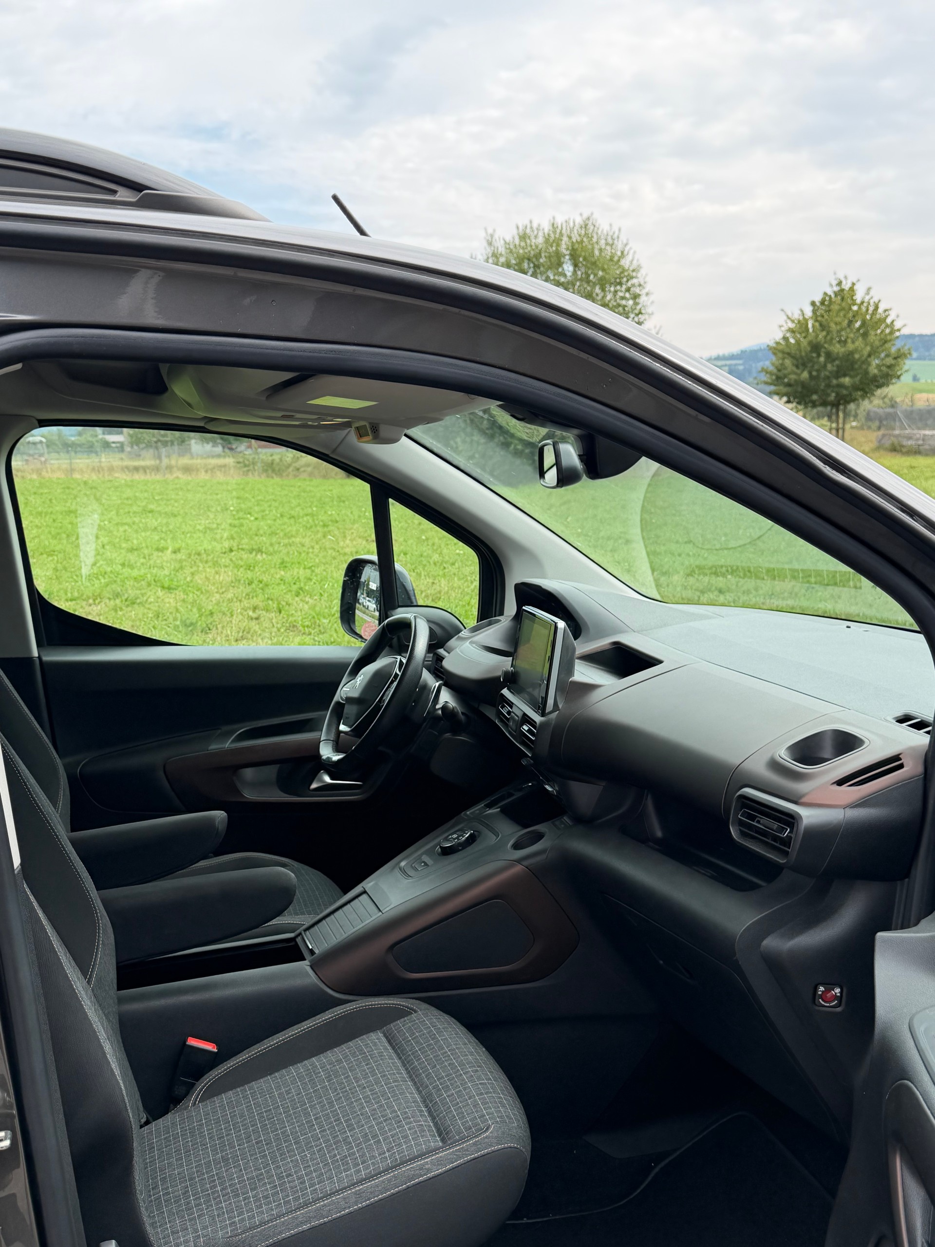 PEUGEOT Rifter 1.2 PureTech GT EAT8-image-6