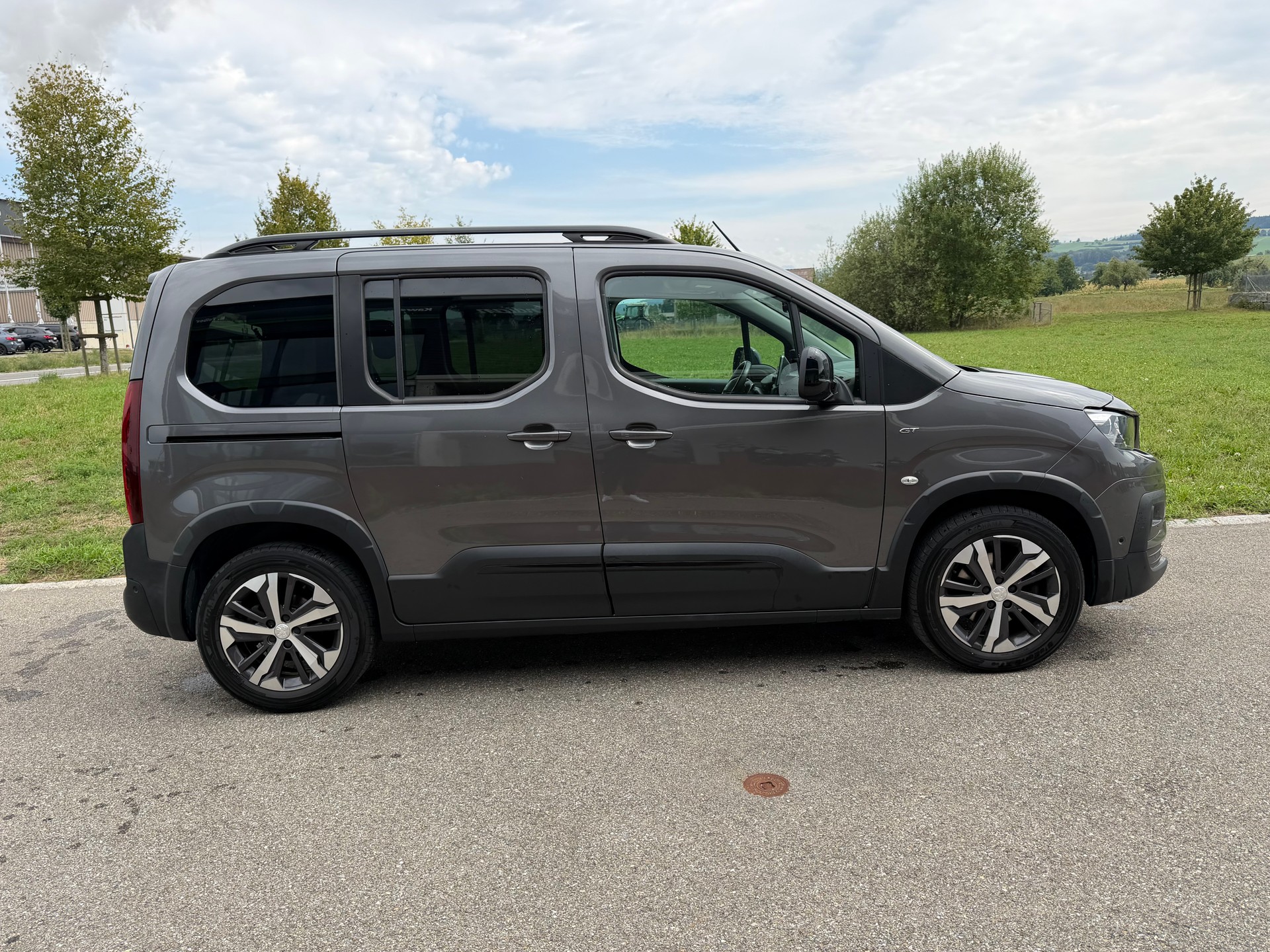 PEUGEOT Rifter 1.2 PureTech GT EAT8-image-3
