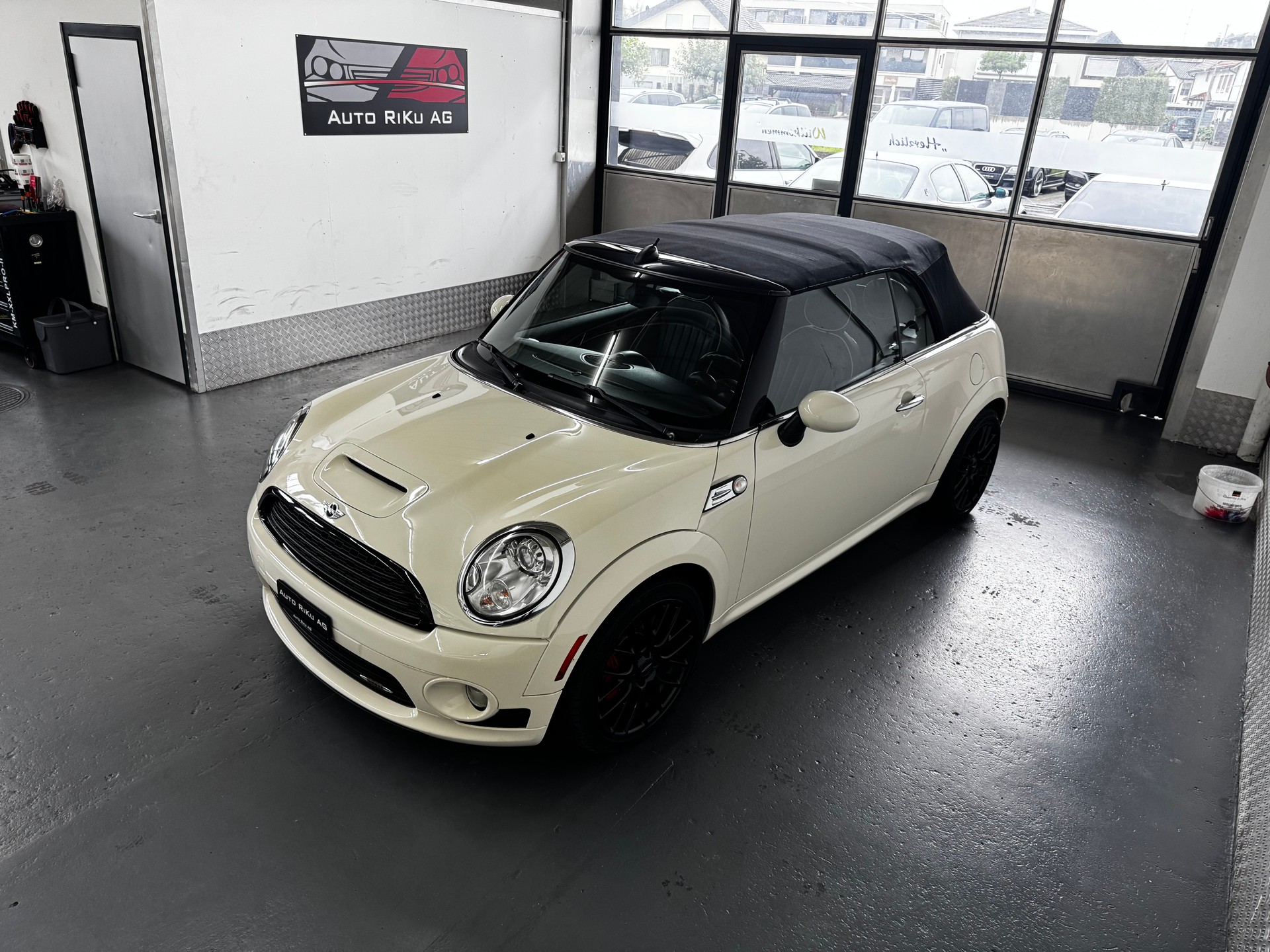 MINI Cooper John Cooper Works Cabriolet-image-8