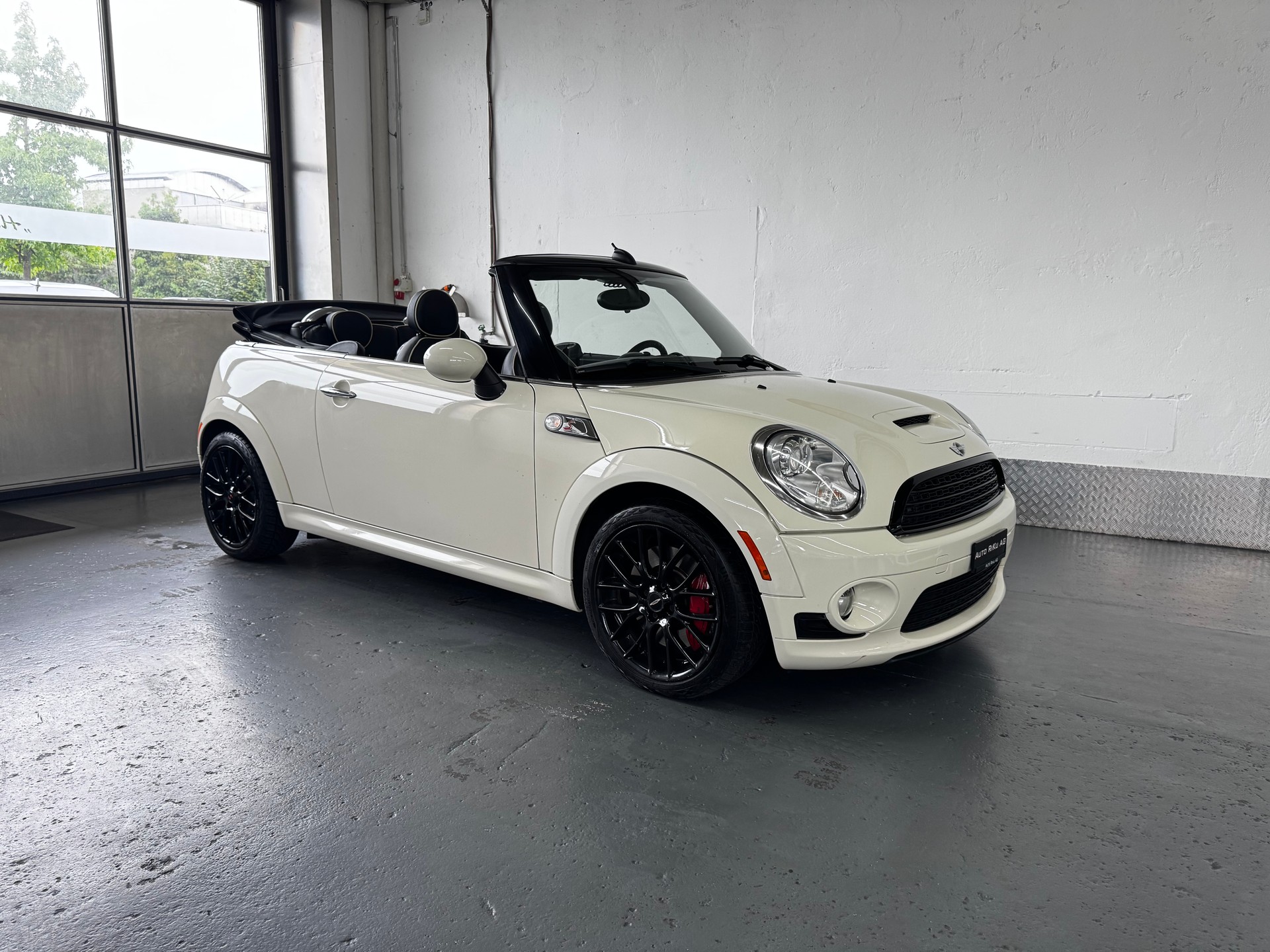 MINI Cooper John Cooper Works Cabriolet-image-3
