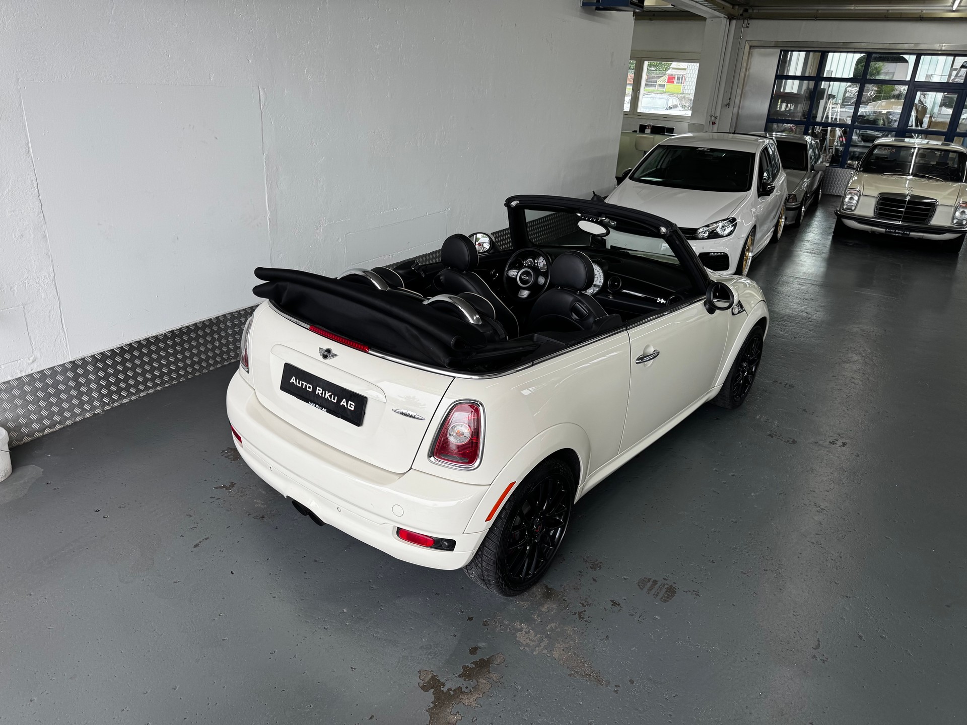 MINI Cooper John Cooper Works Cabriolet-image-15