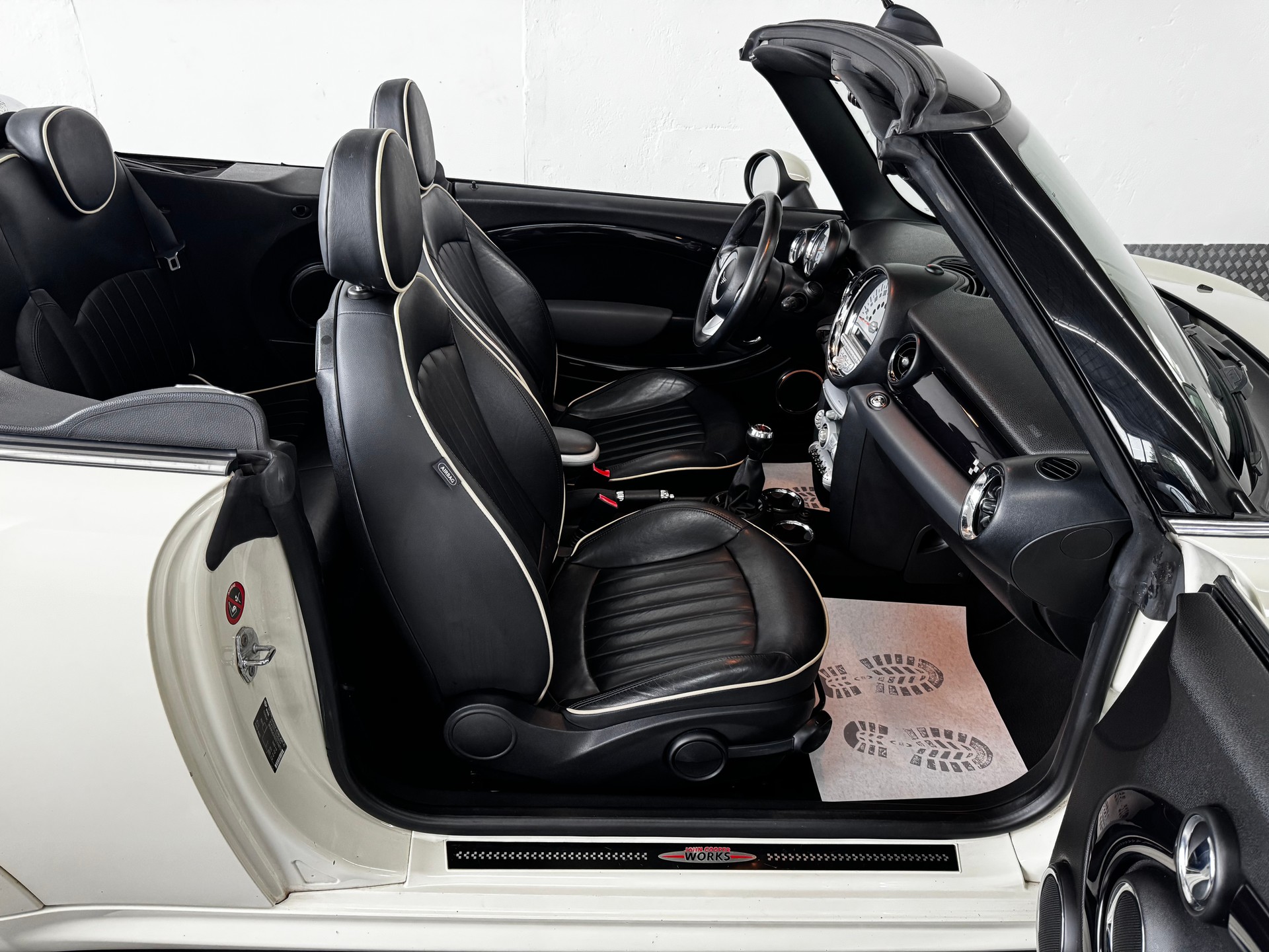 MINI Cooper John Cooper Works Cabriolet-image-28