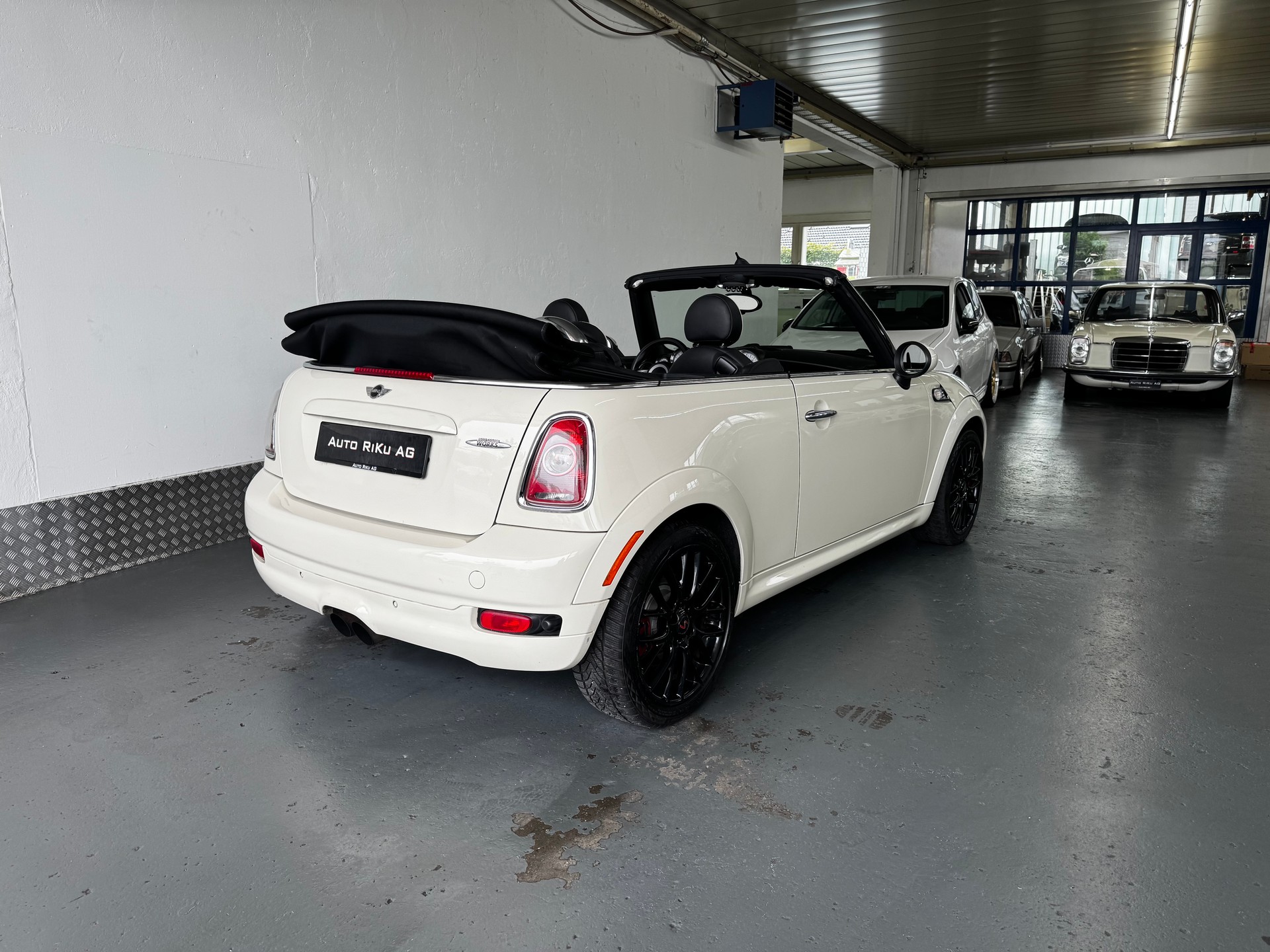 MINI Cooper John Cooper Works Cabriolet-image-17