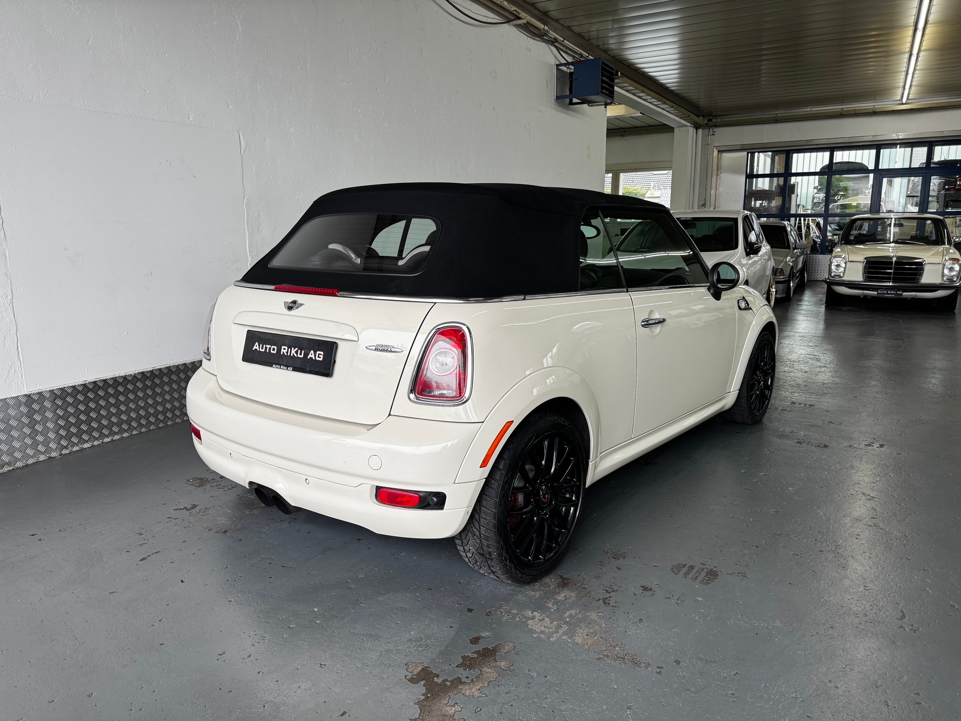 MINI Cooper John Cooper Works Cabriolet-image-16