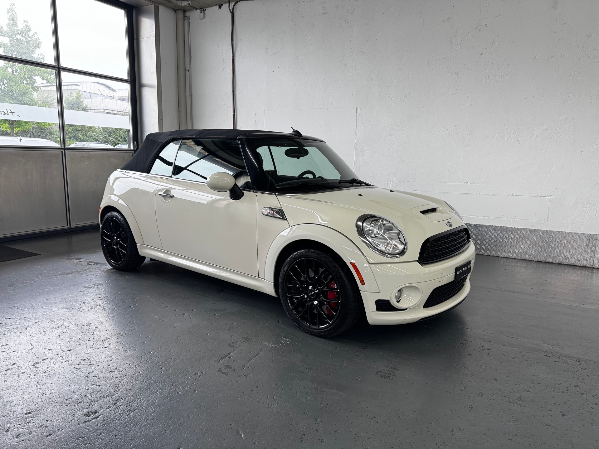 MINI Cooper John Cooper Works Cabriolet-image-2