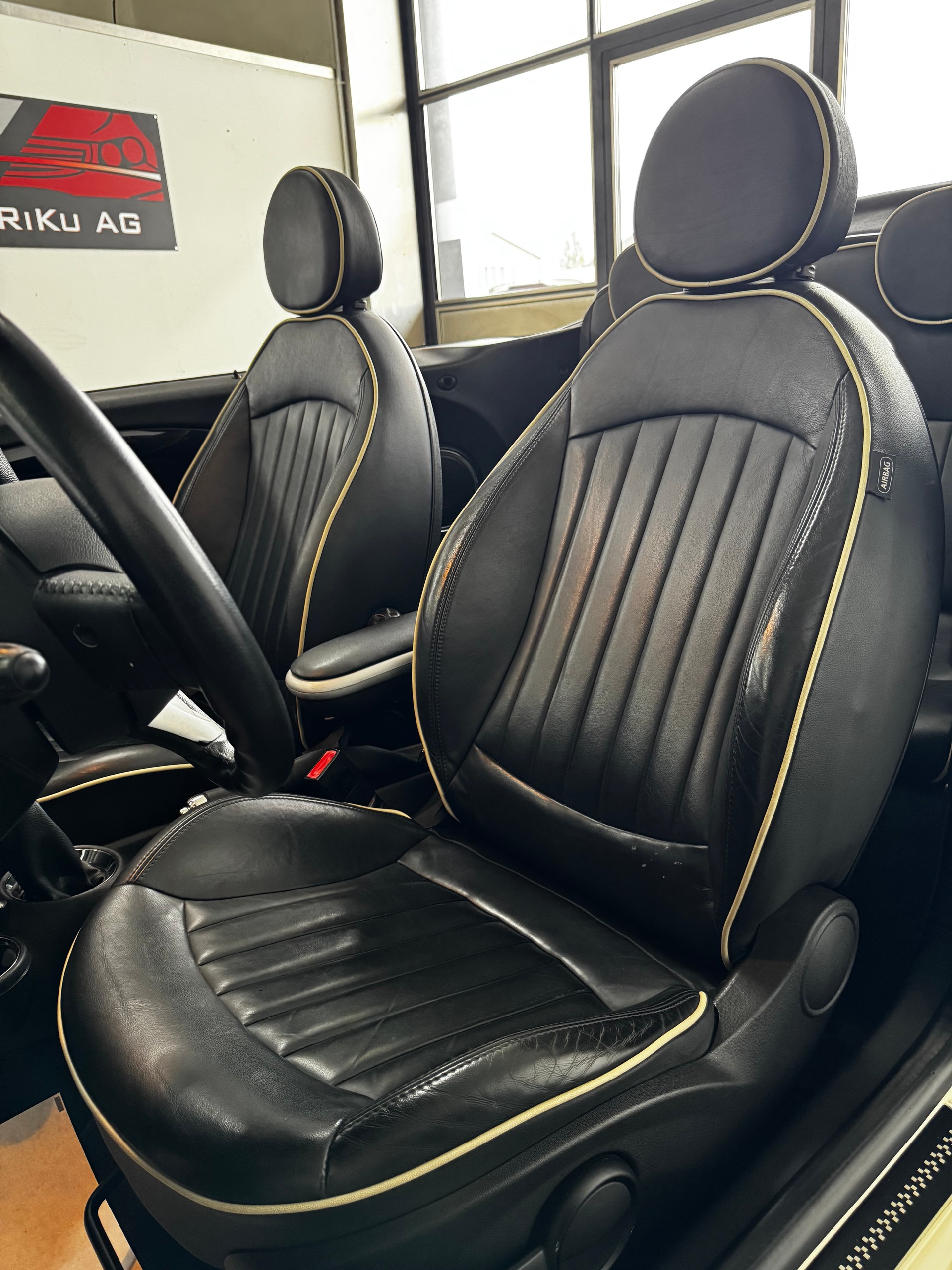 MINI Cooper John Cooper Works Cabriolet-image-27