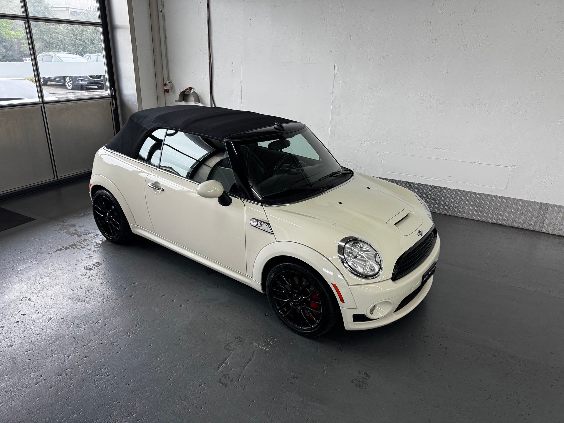 MINI Cooper John Cooper Works Cabriolet-image-0