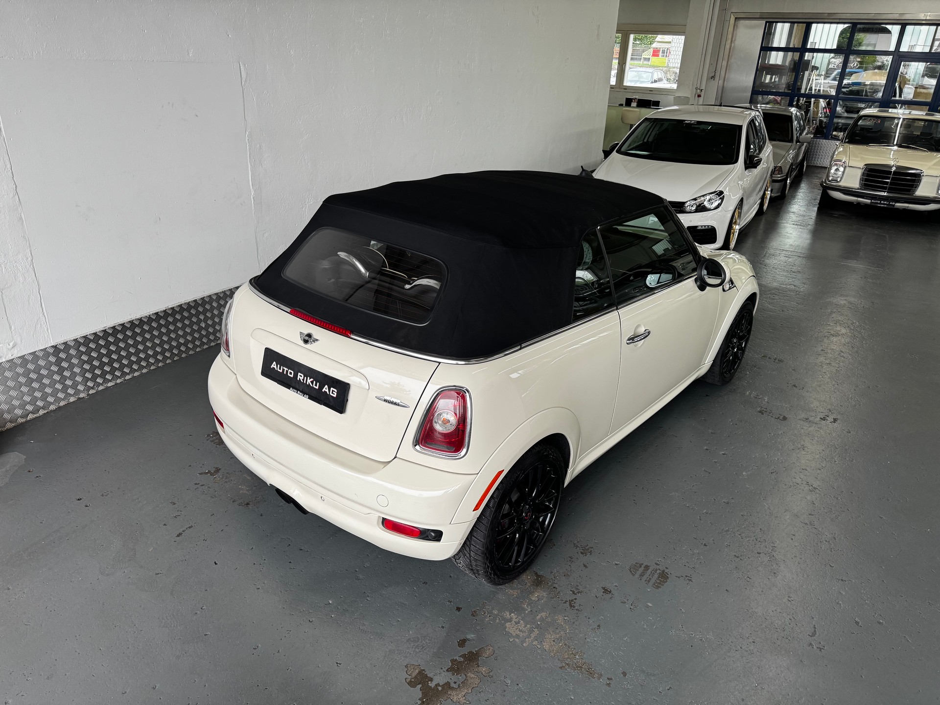 MINI Cooper John Cooper Works Cabriolet-image-14