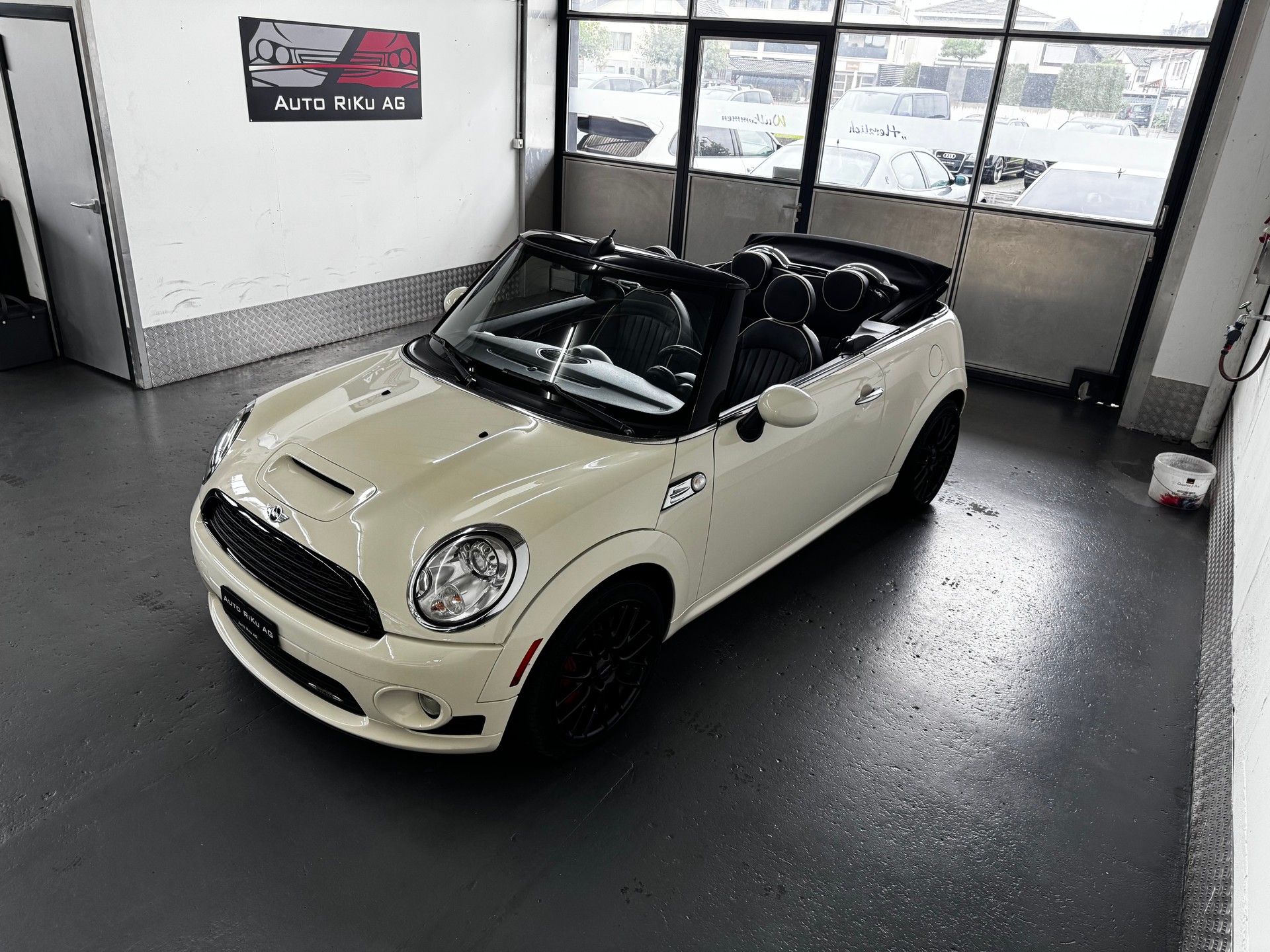 MINI Cooper John Cooper Works Cabriolet-image-9