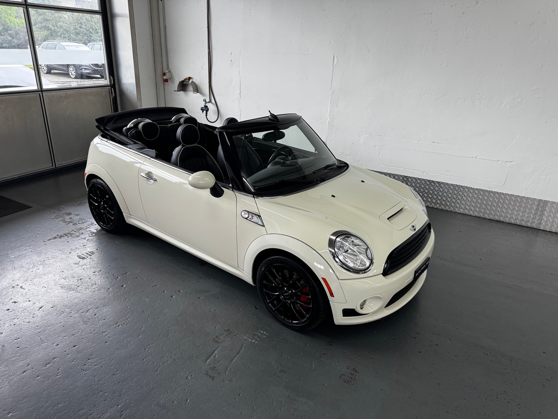 MINI Cooper John Cooper Works Cabriolet-image-1