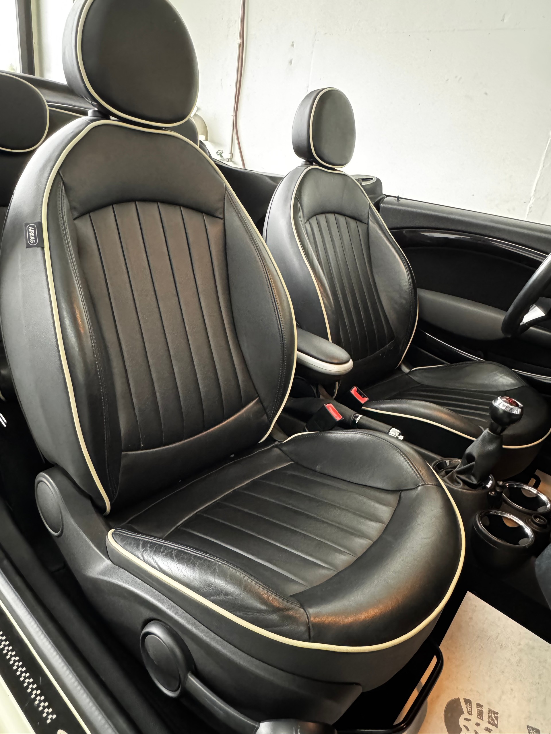 MINI Cooper John Cooper Works Cabriolet-image-29