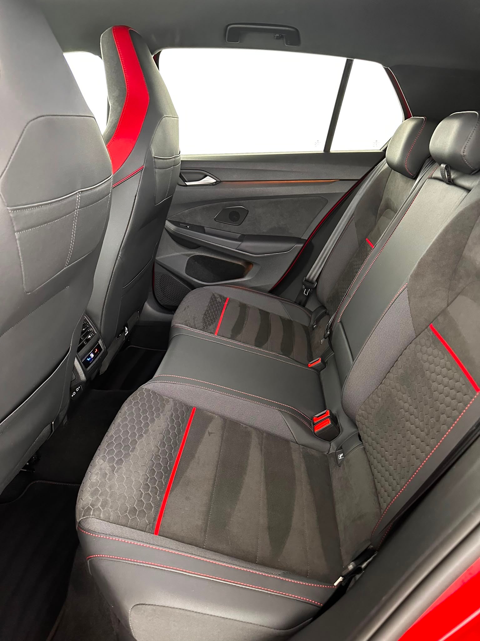 VW Golf 2.0 TSI GTI Clubsport DSG / Kings Red Metallic / Leasing ab 299.--image-9