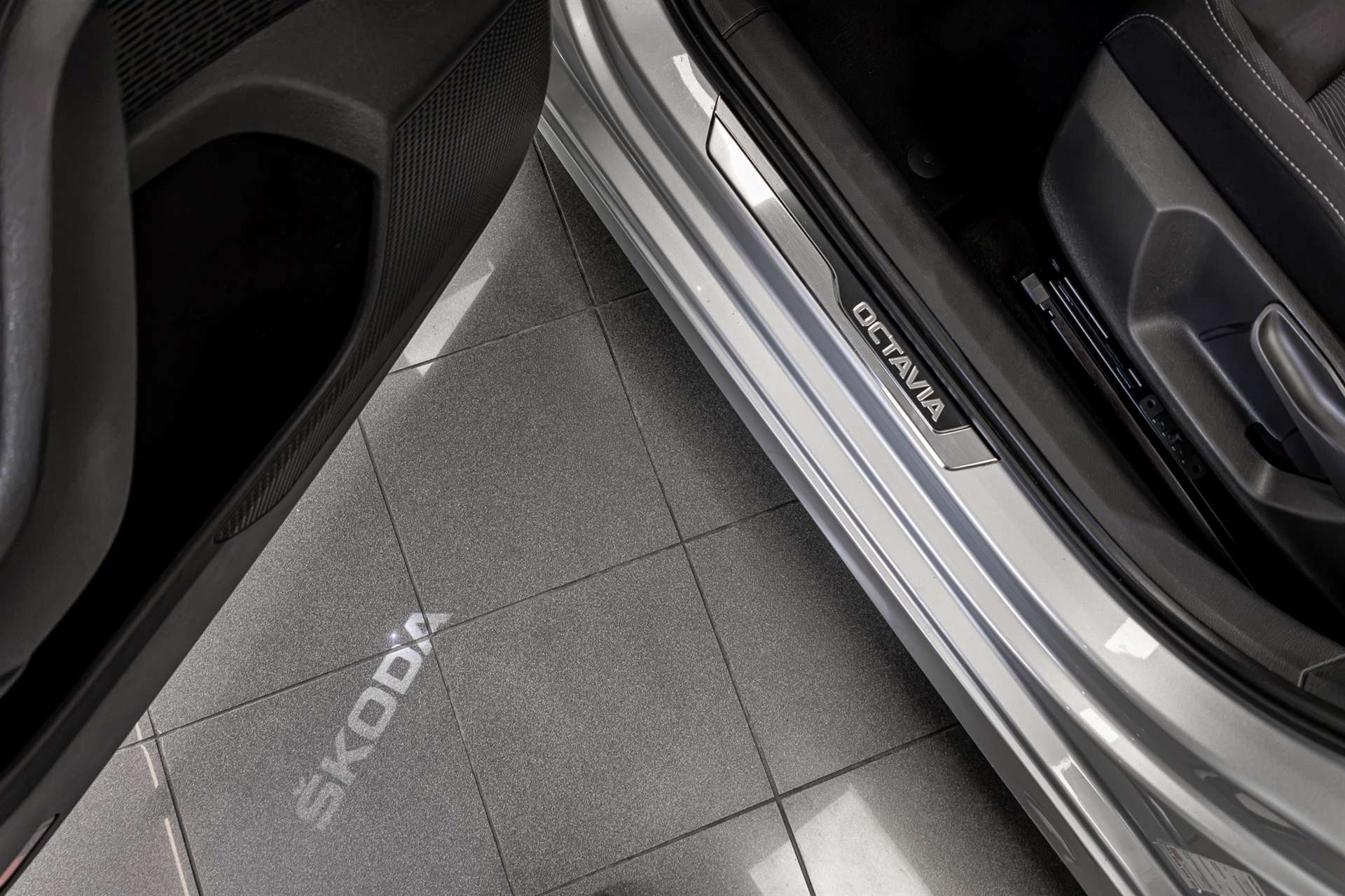 SKODA Octavia Combi 2.0 TDI DSG SportLine 4x4-image-12