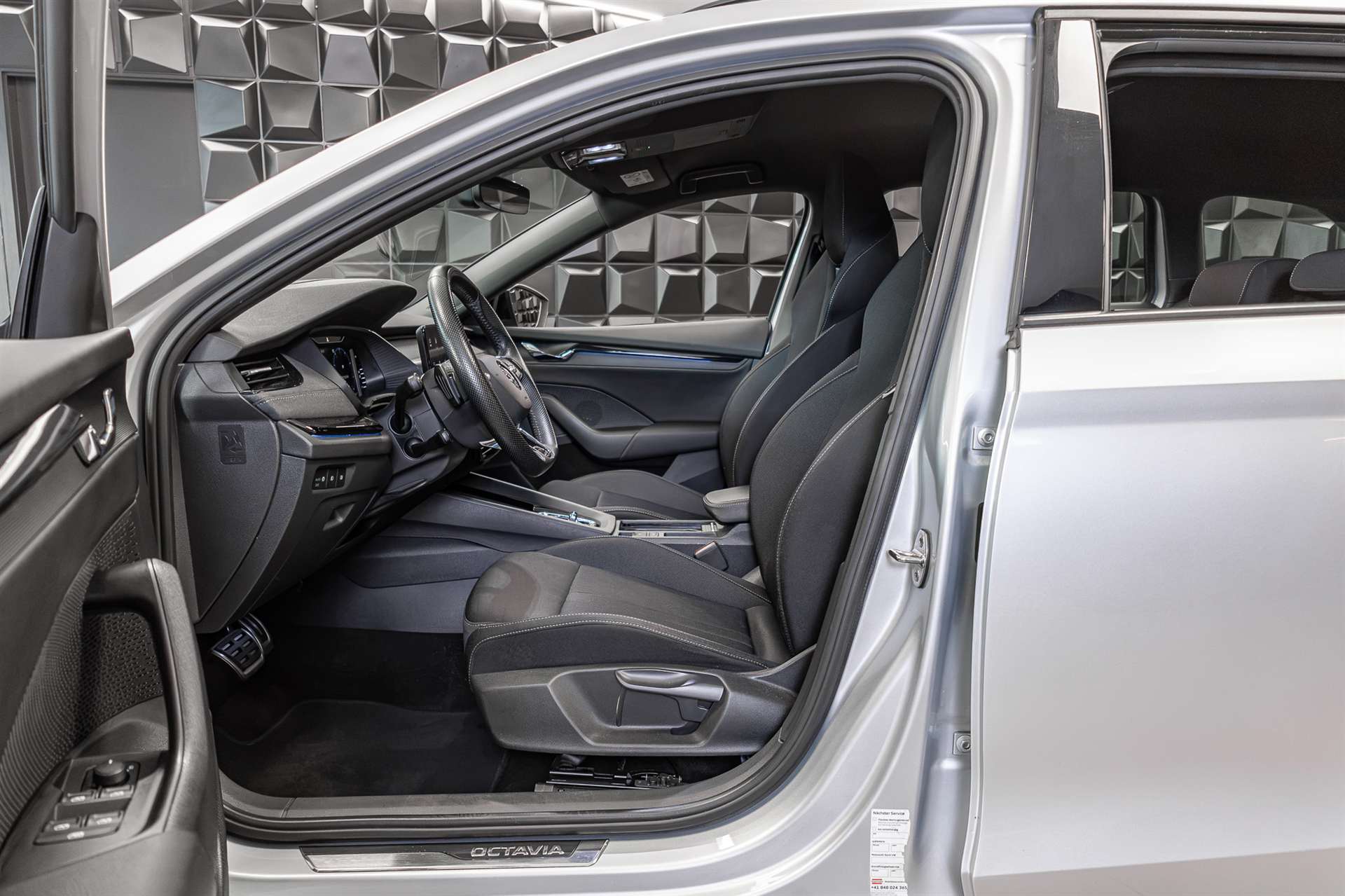 SKODA Octavia Combi 2.0 TDI DSG SportLine 4x4-image-11