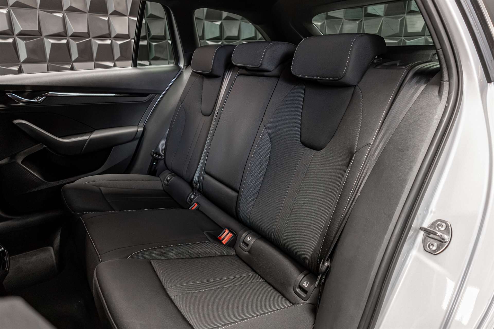 SKODA Octavia Combi 2.0 TDI DSG SportLine 4x4-image-24