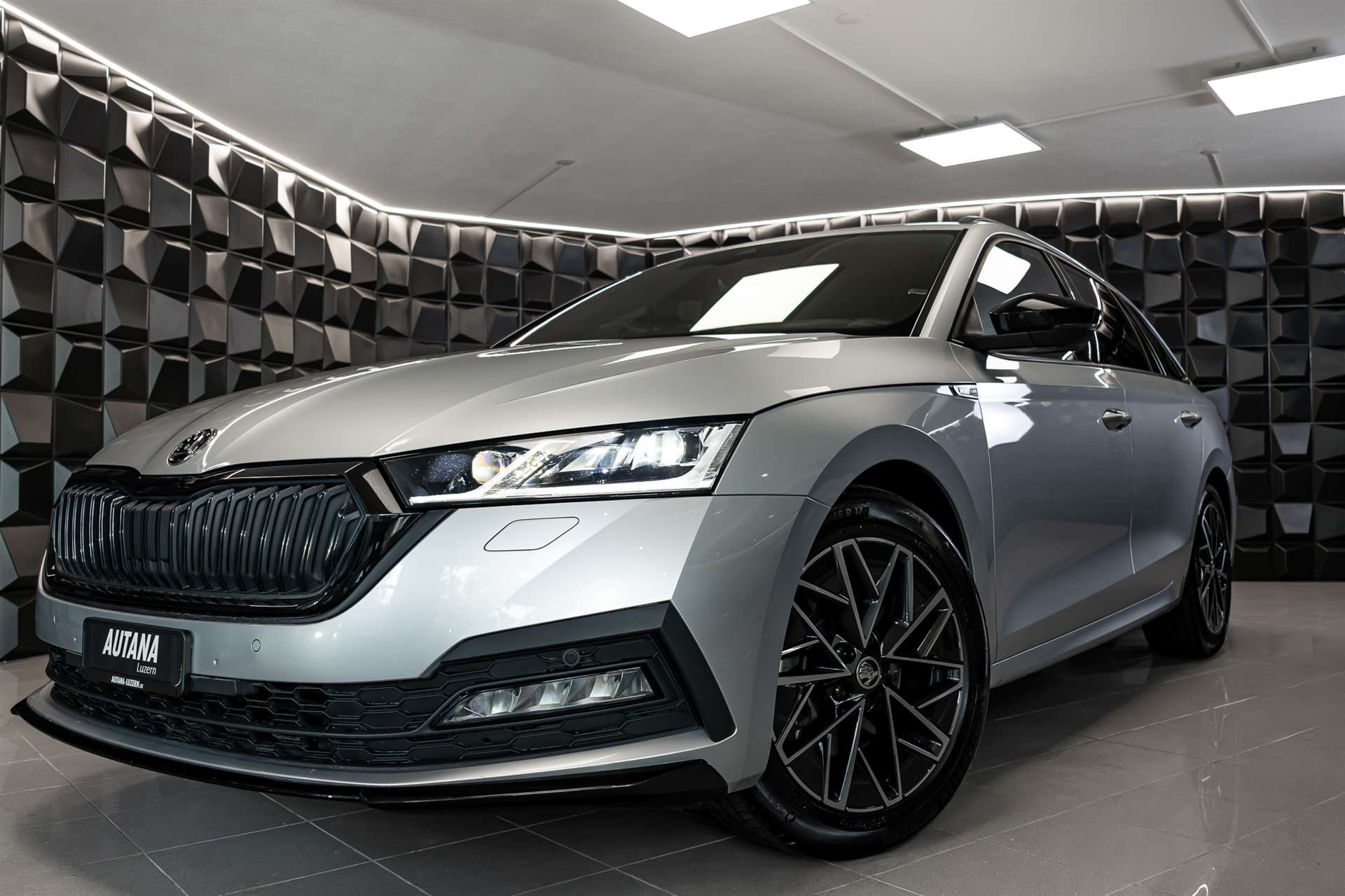SKODA Octavia Combi 2.0 TDI DSG SportLine 4x4-image-27
